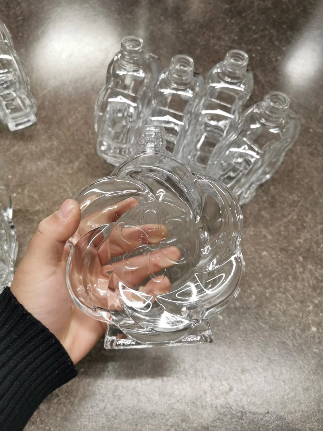 玻璃瓶厂家，各种瓶子都可做