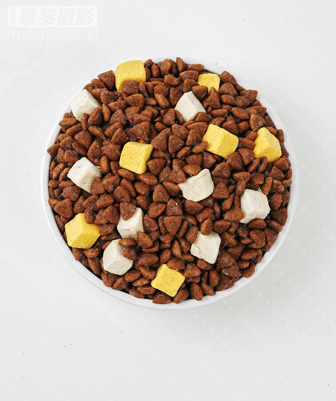 猫粮狗粮冻干颗粒白底图拍摄节选