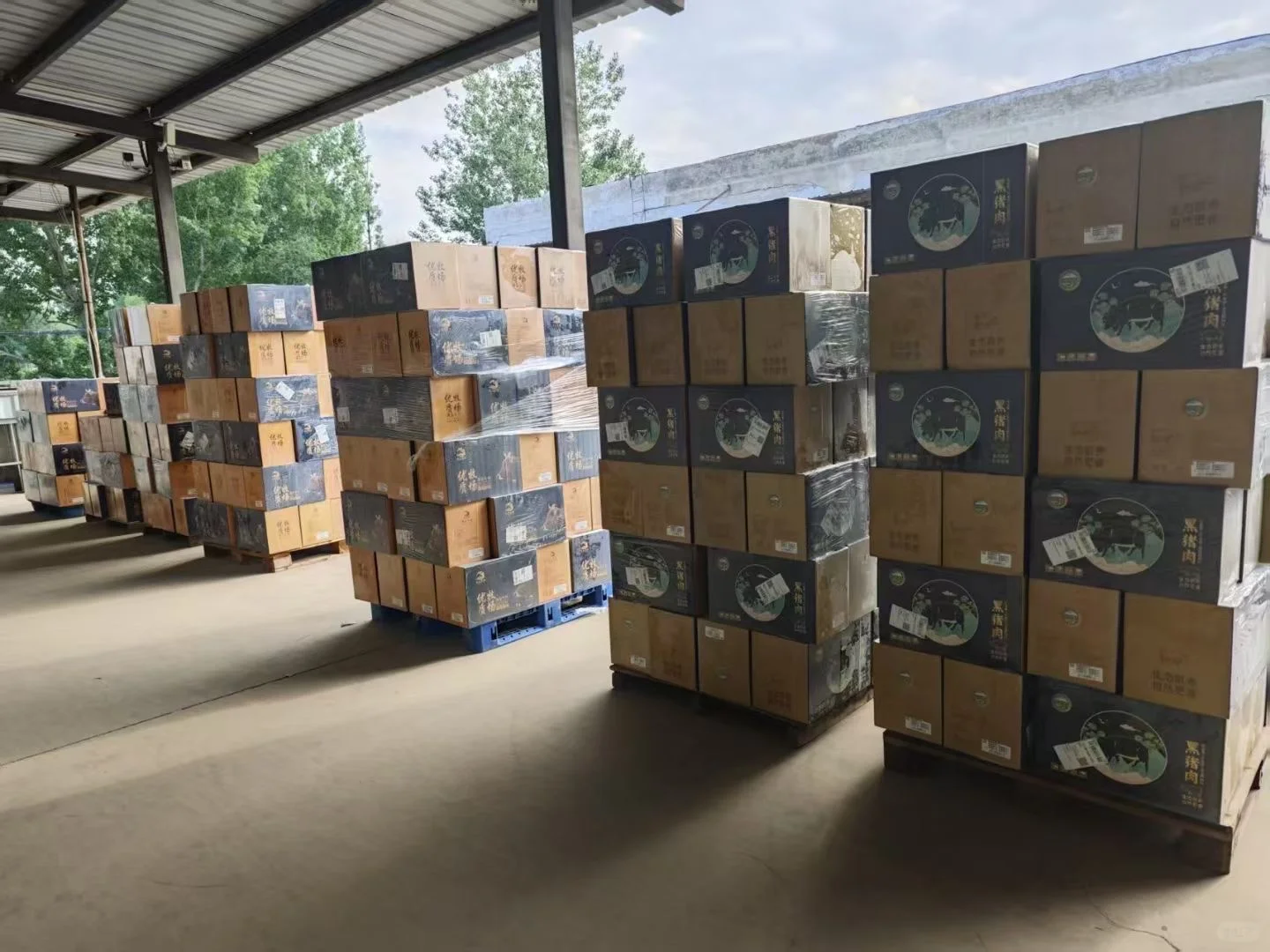 源自草原的优质黑猪与牛羊肉礼盒