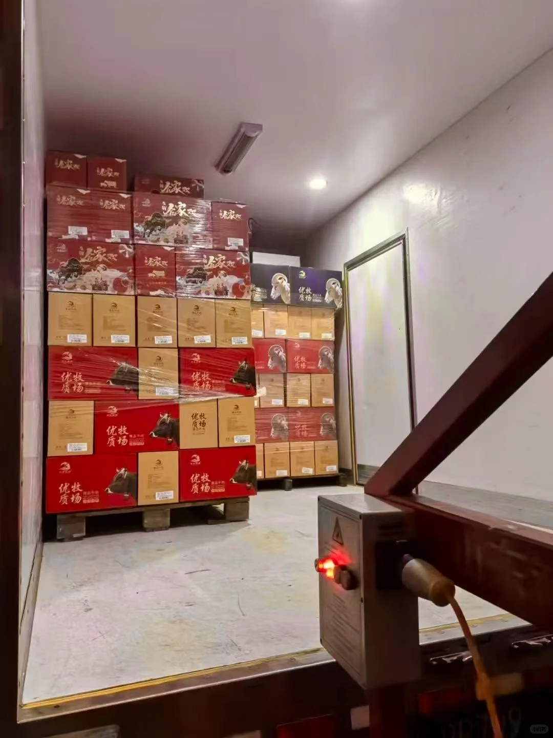 源自草原的优质黑猪与牛羊肉礼盒