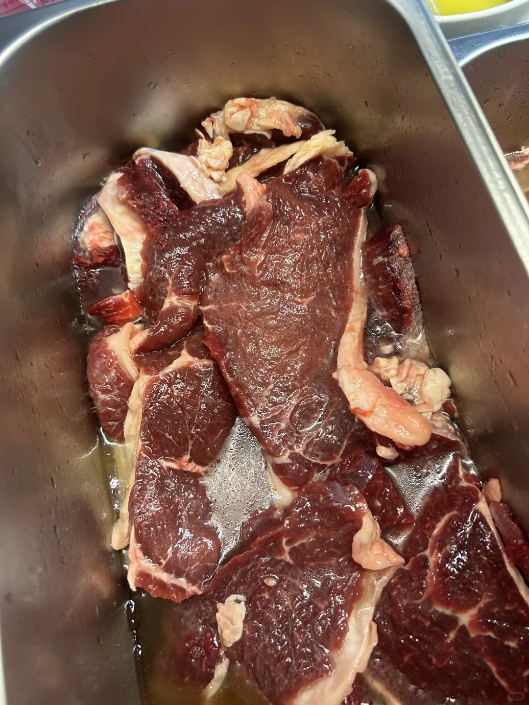 潮州市场一个牛肉档口 每天制作原切牛排