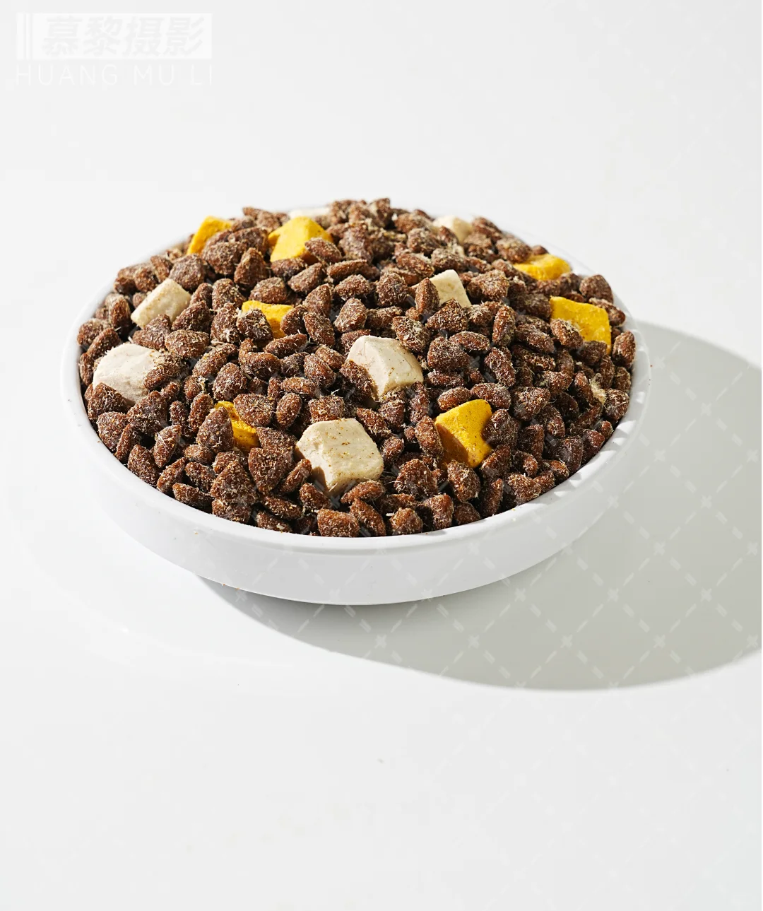 猫粮狗粮冻干颗粒白底图拍摄节选