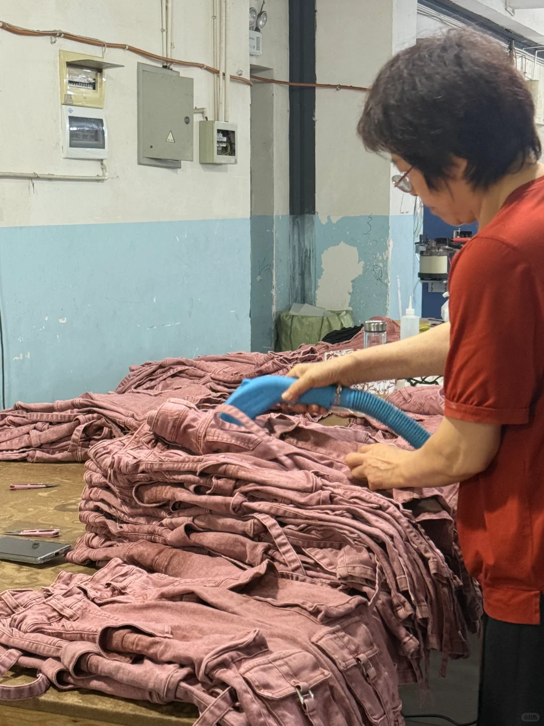 在成都！专业的外贸服装工厂！！