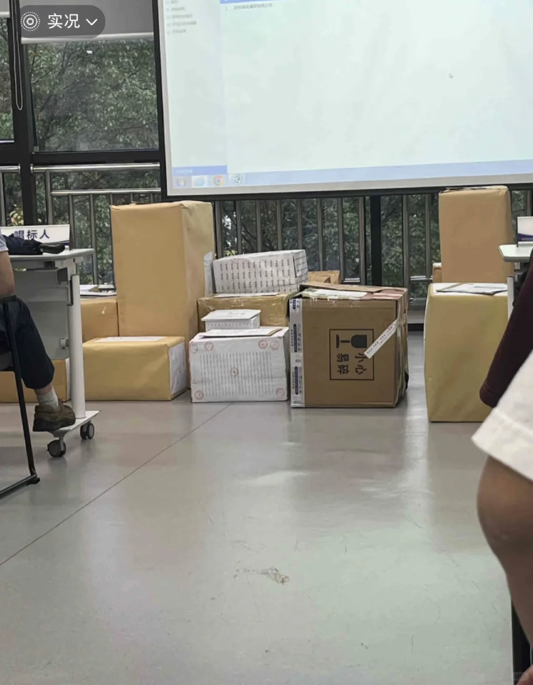 开标现场的标书 太恐怖了