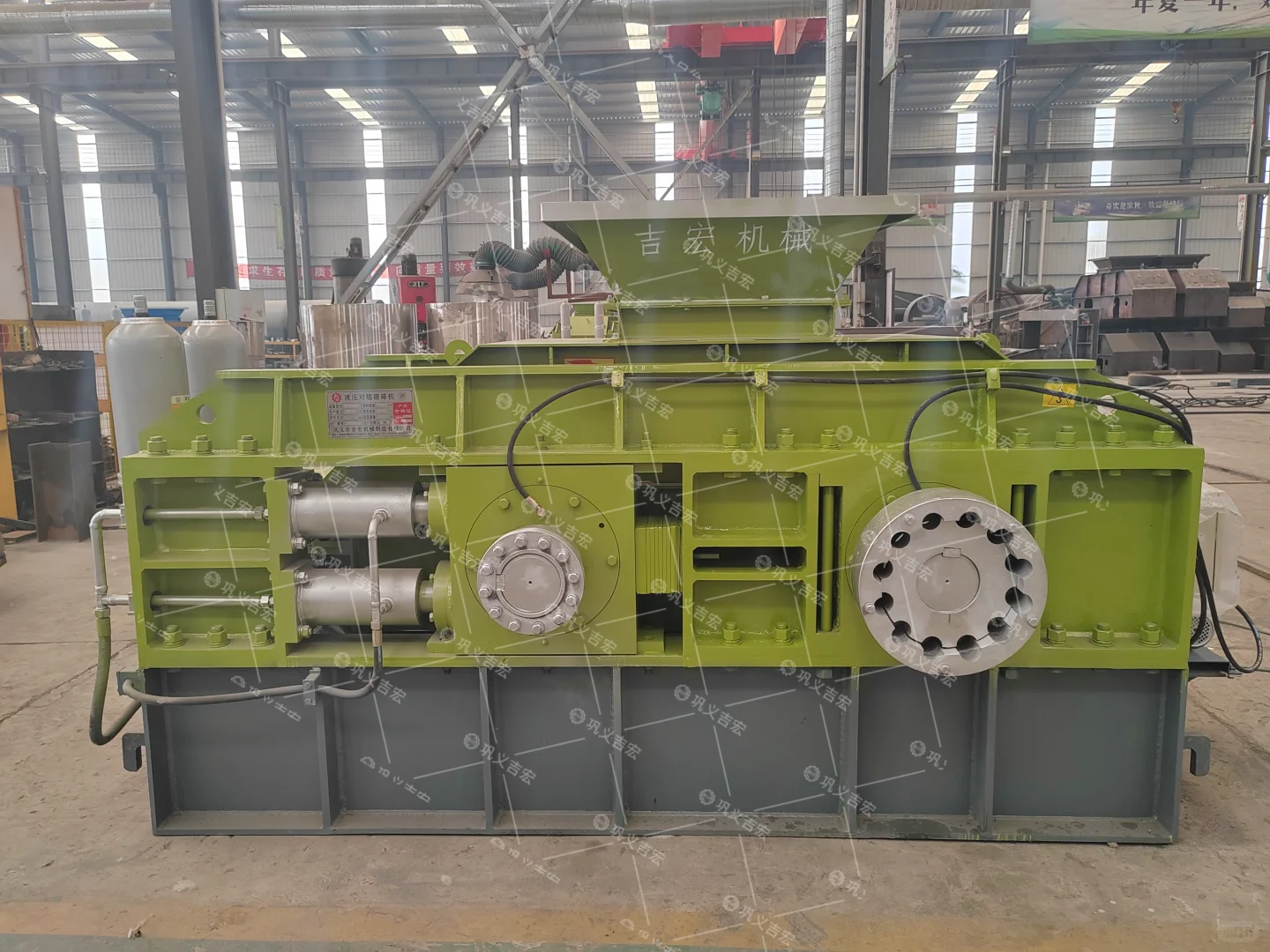 石料场选择对辊制砂机除了价格还应关注什么