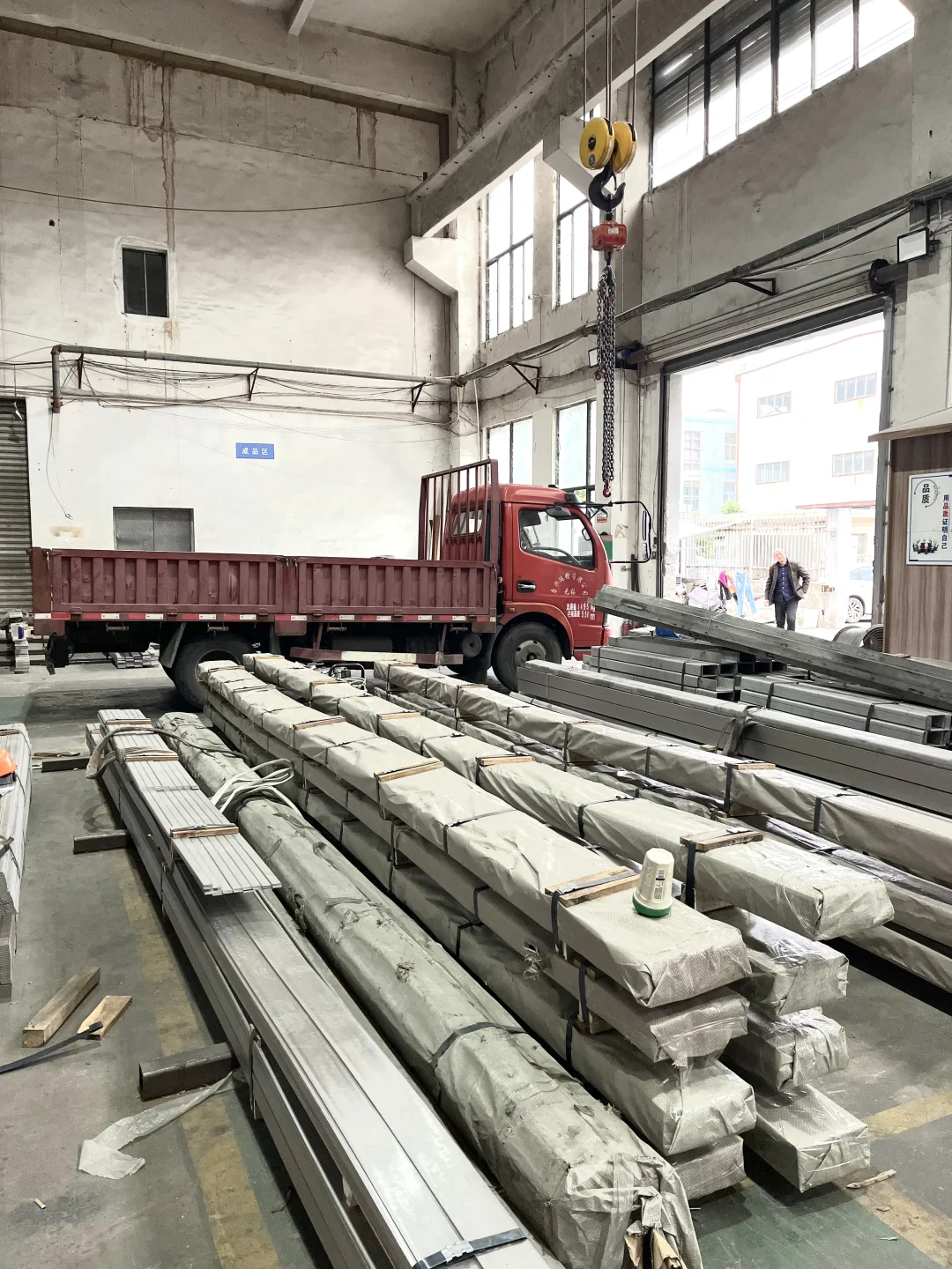 00后毕业女大钢材生卖钢第419天?