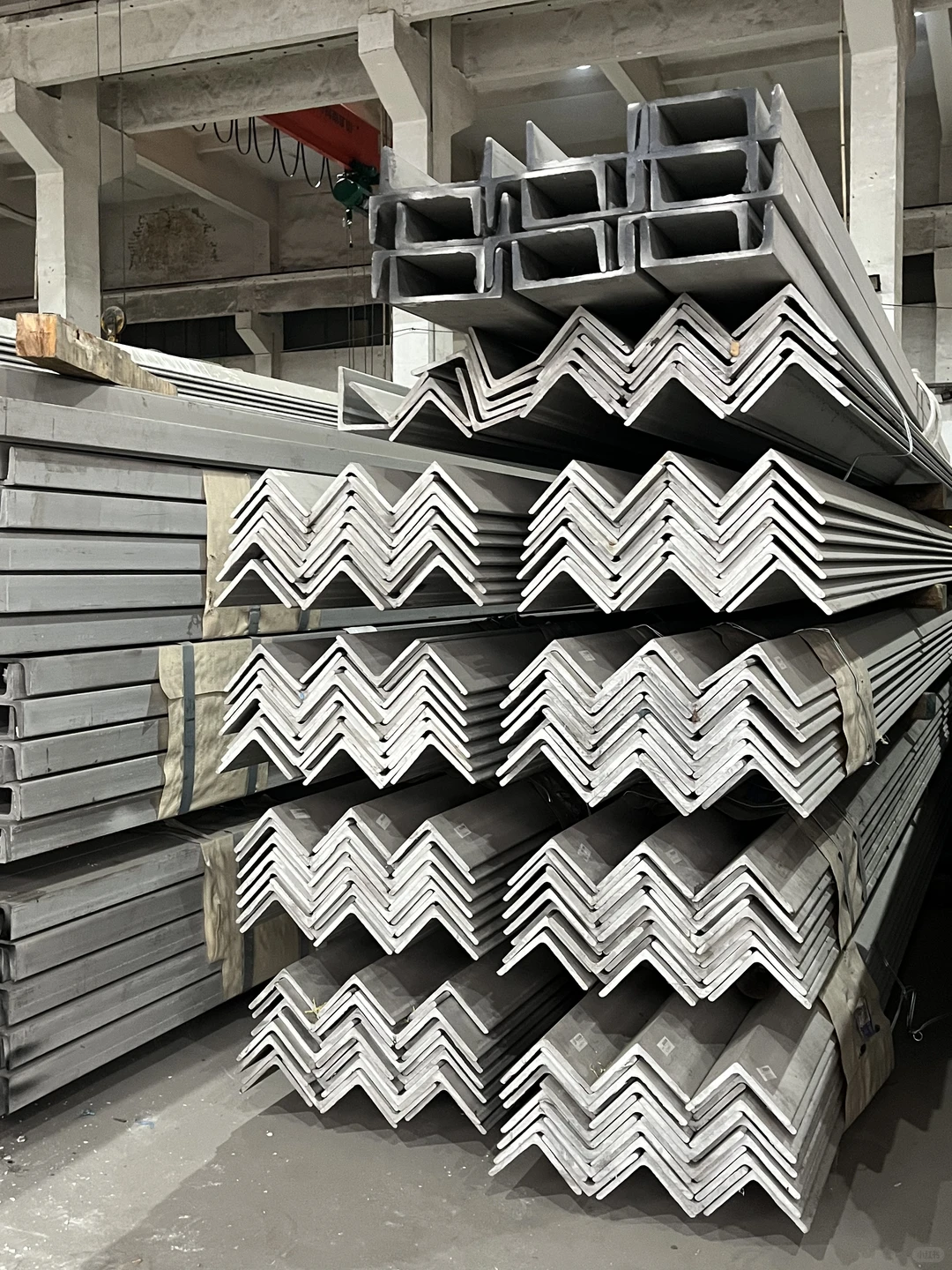 00后毕业女大钢材生卖钢第419天?