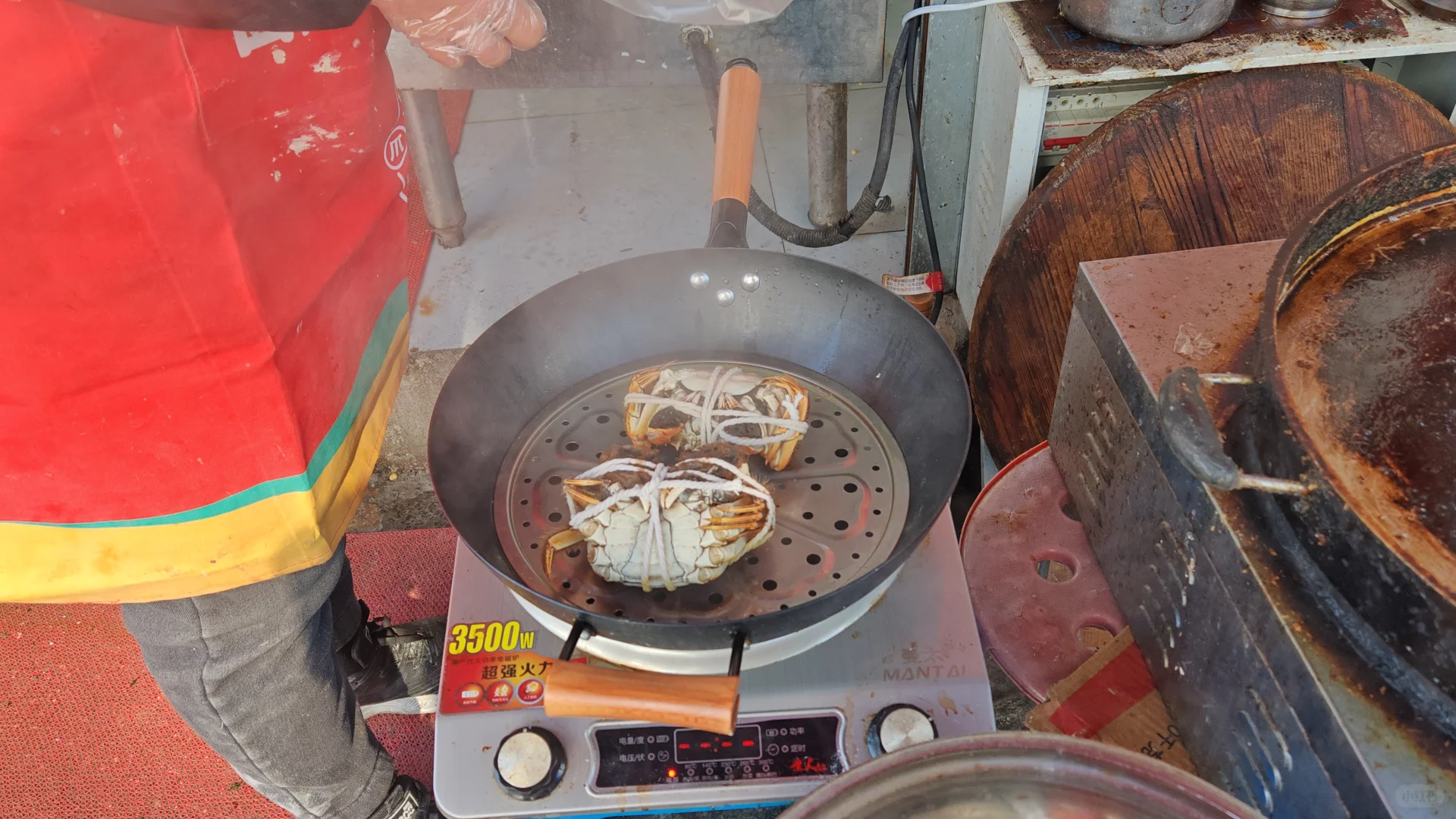 苏州山塘街菜市场吃新鲜现蒸大闸蟹