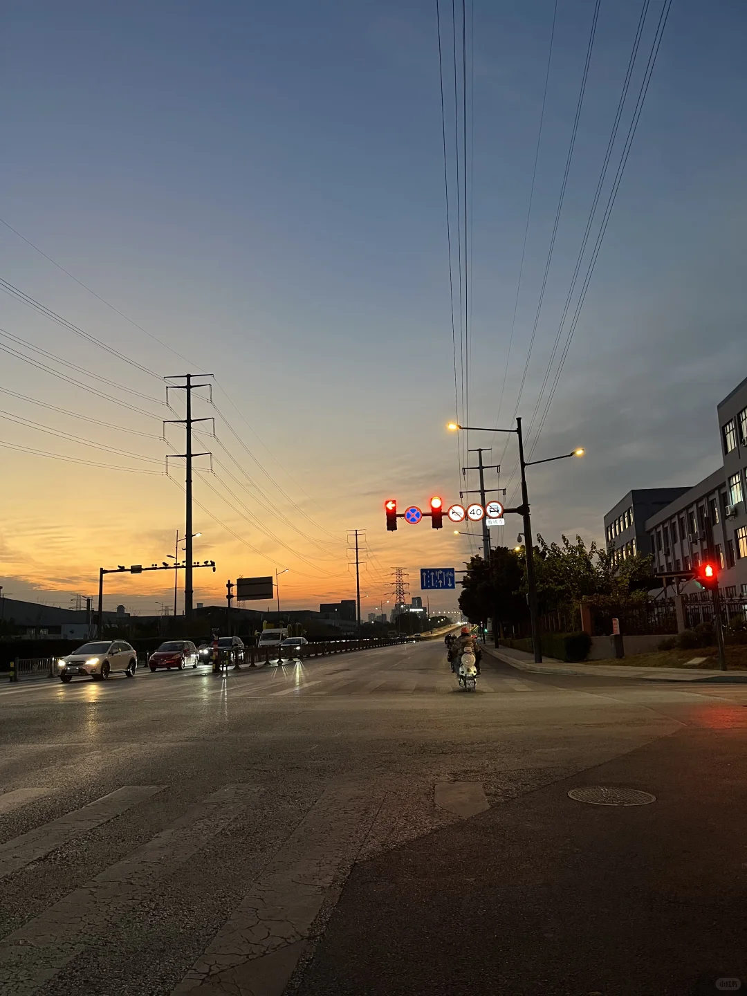 00后毕业女大钢材生卖钢第432天?