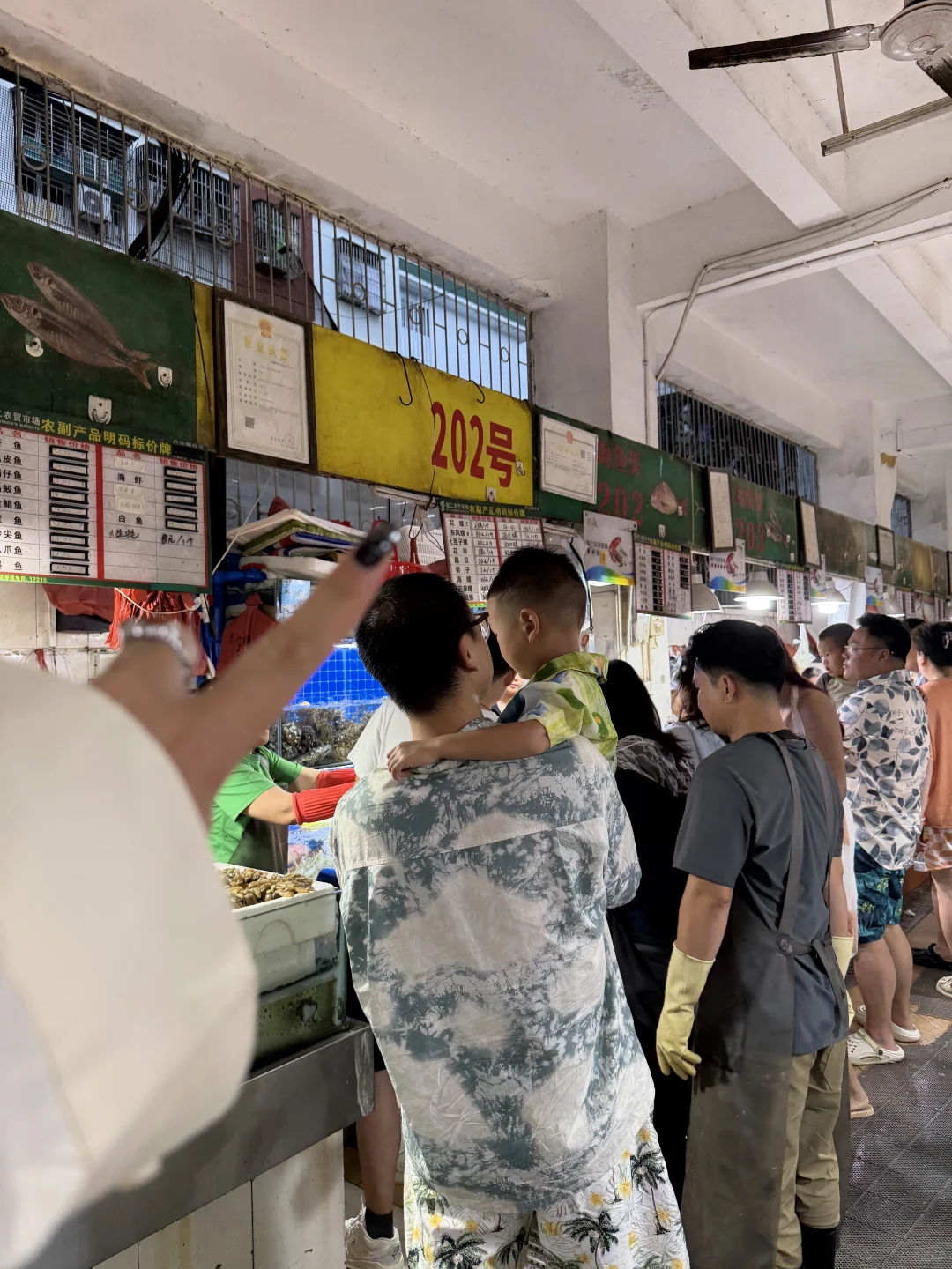 ?来三亚海鲜市场吃海鲜大餐噜～