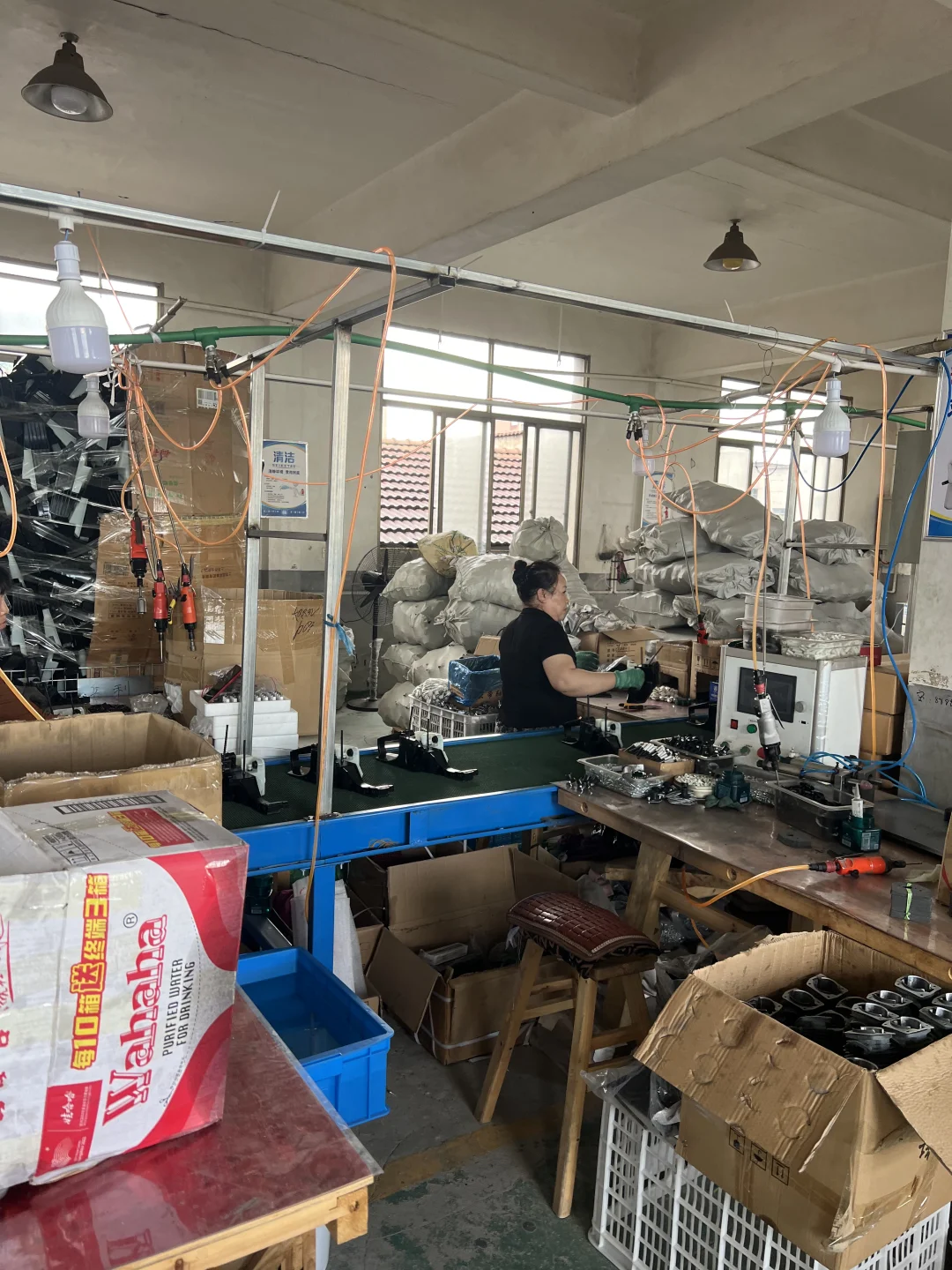 朋友厂里说这个品上半年发了30个柜？