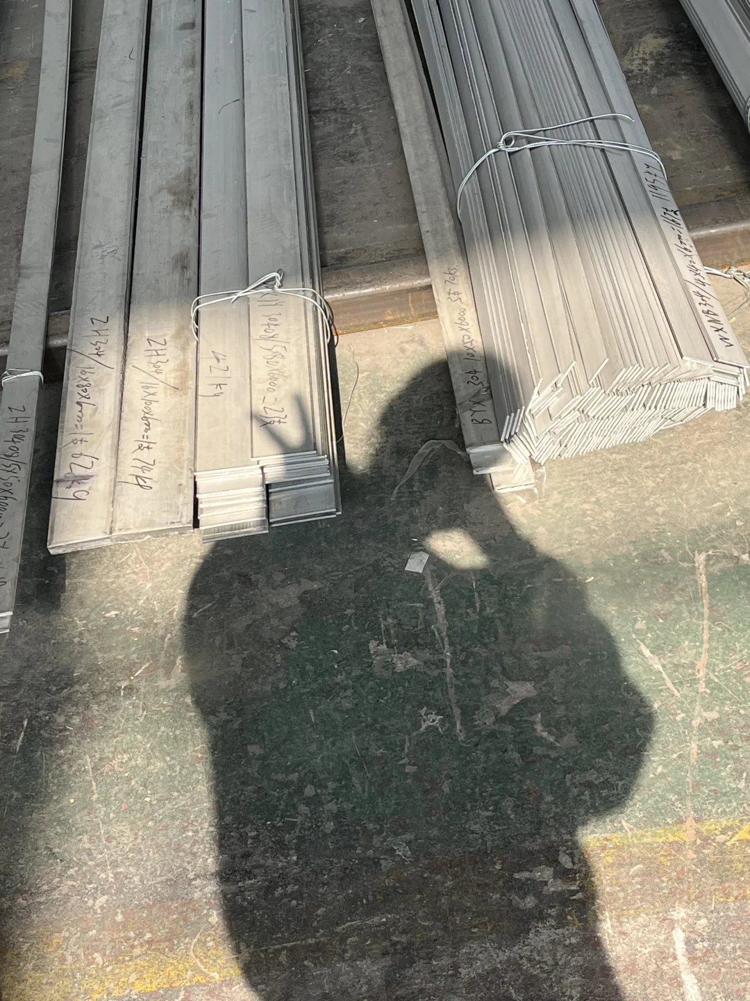 00后毕业女大钢材生卖钢第419天?