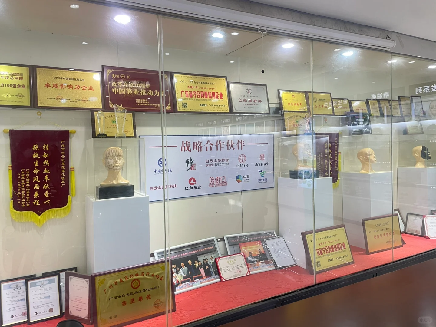 这家化妆品工厂居然外贸做得那么好！