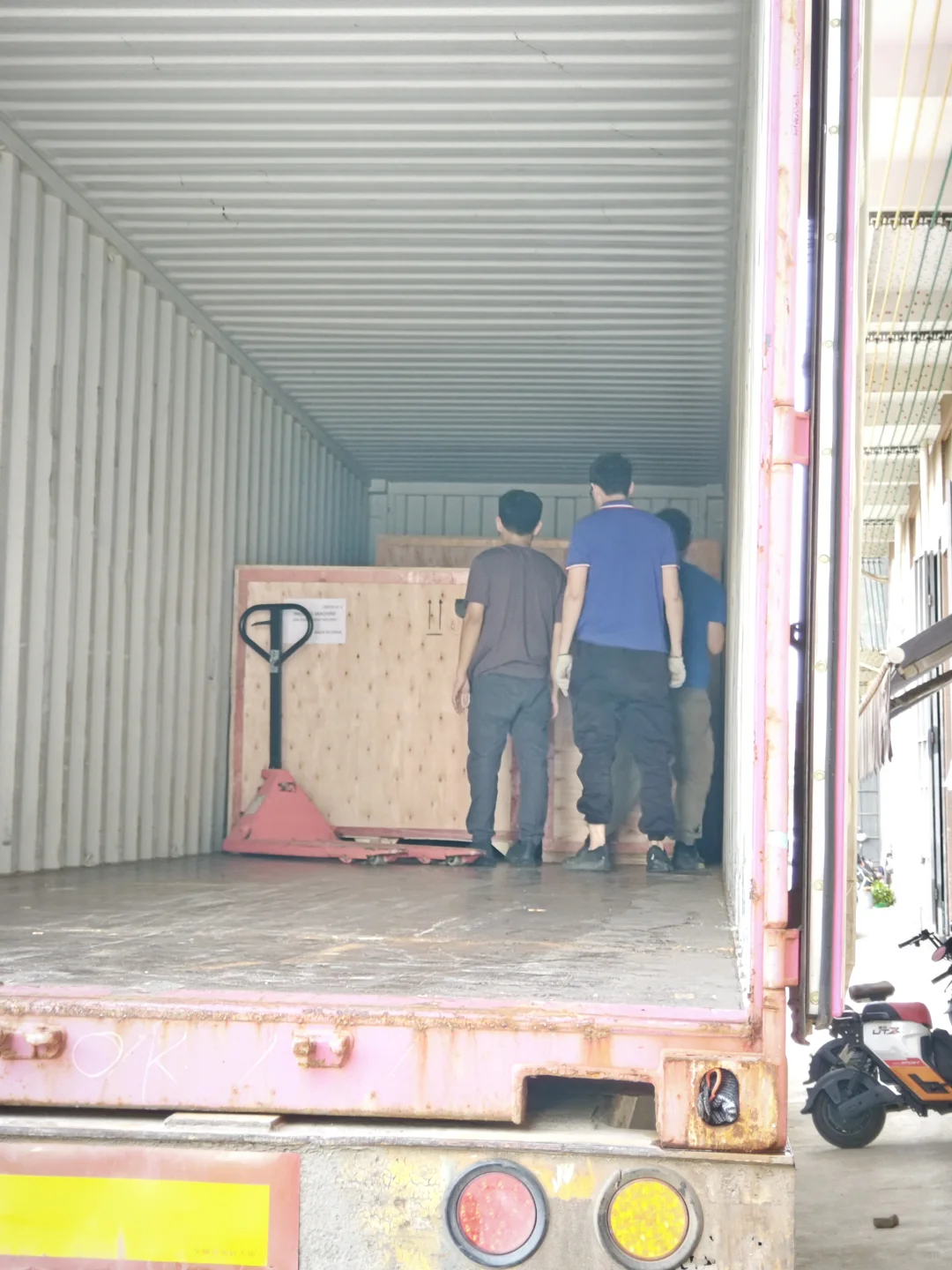 ?第一次认真拍工厂发货的过程感觉有点酷