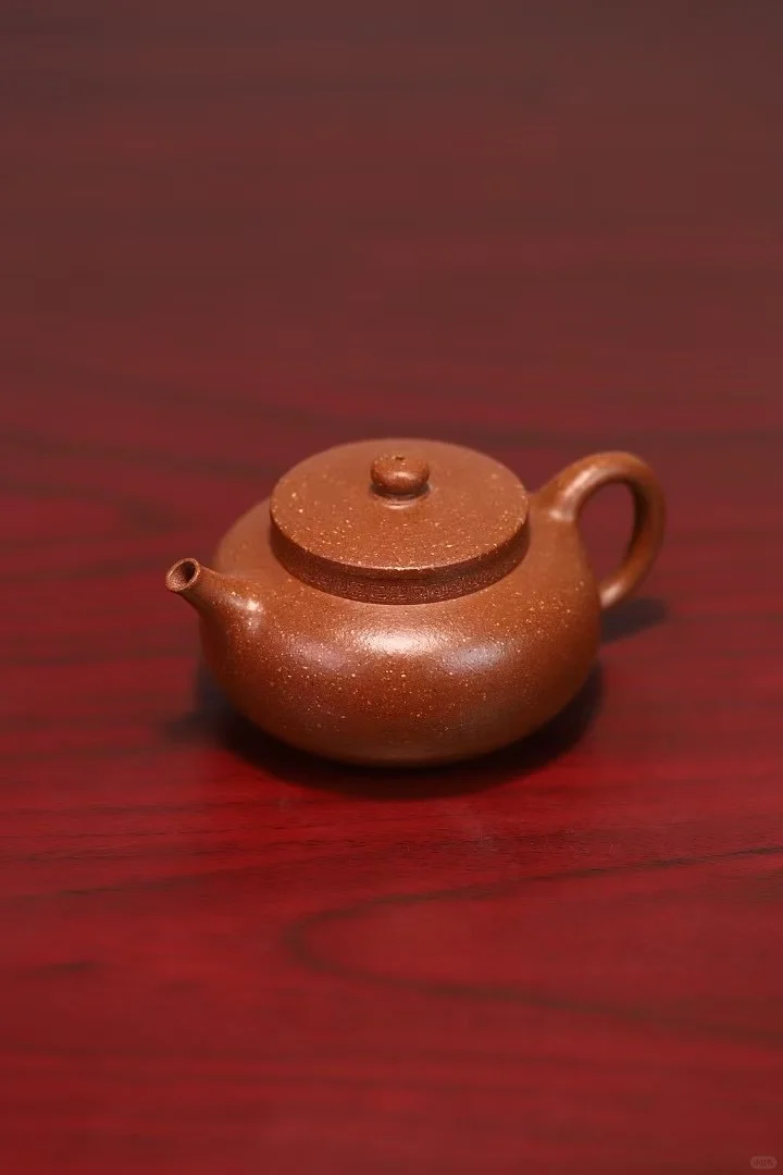 一、市场需求与供应矛盾，随着人们对紫砂壶的