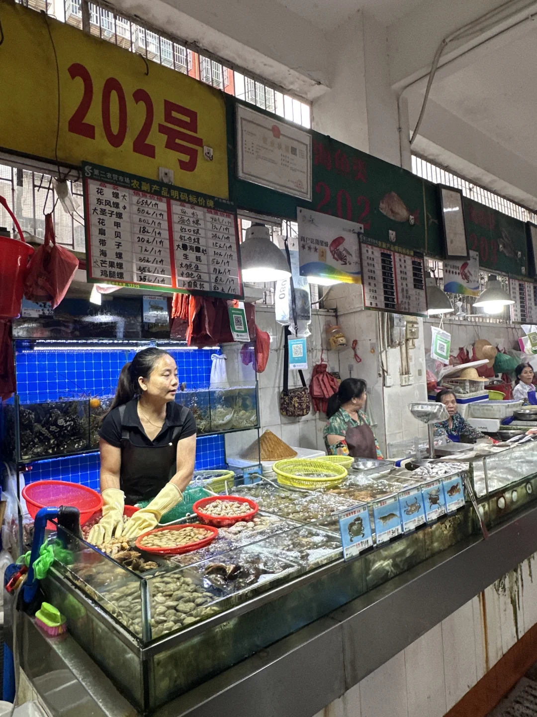 跟着三亚人来的本地市场