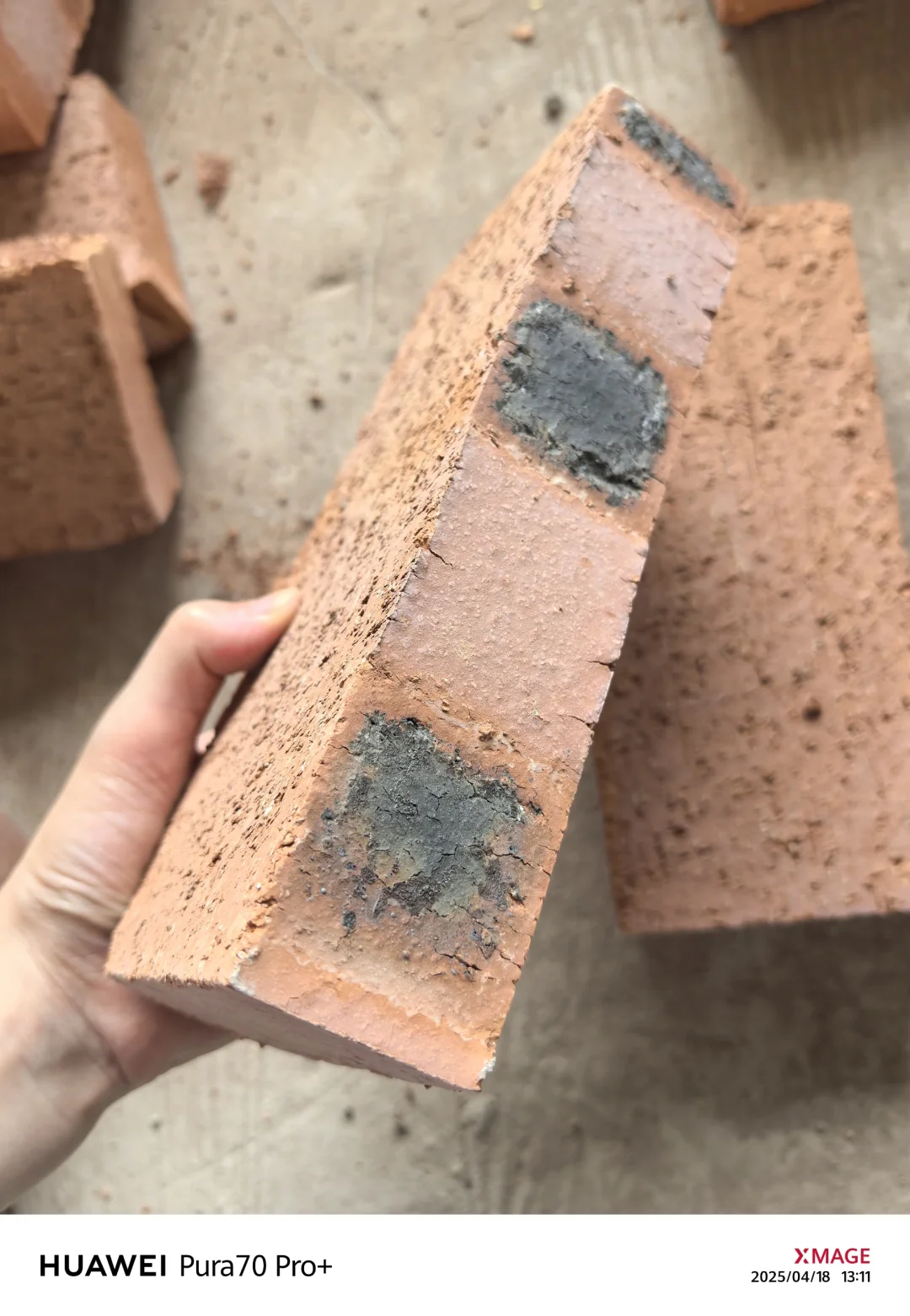 水泥沙石进场啦！来看看我的价格怎么样？