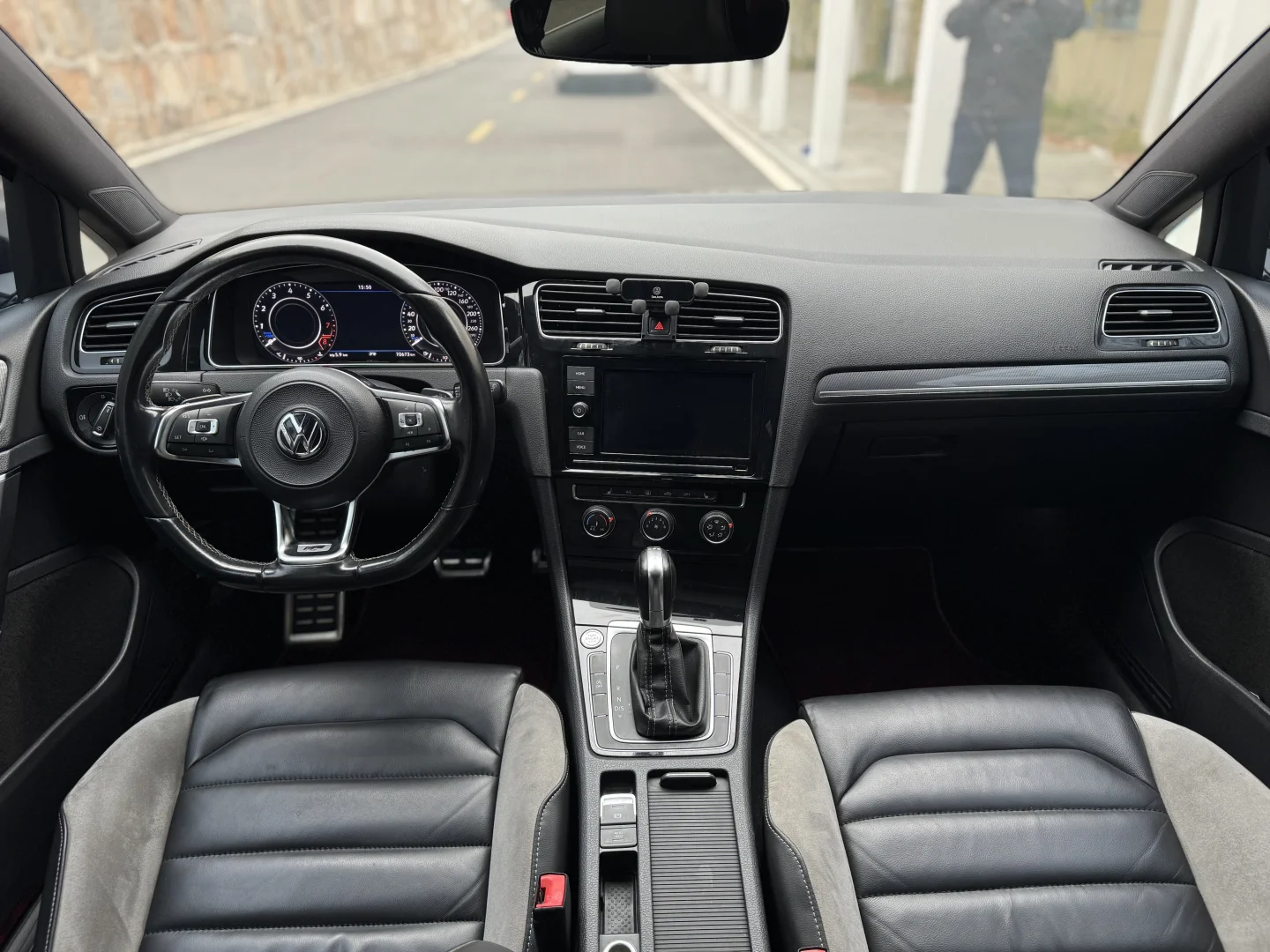 出一台19年带液晶仪表7.5rline，达喀尔蓝