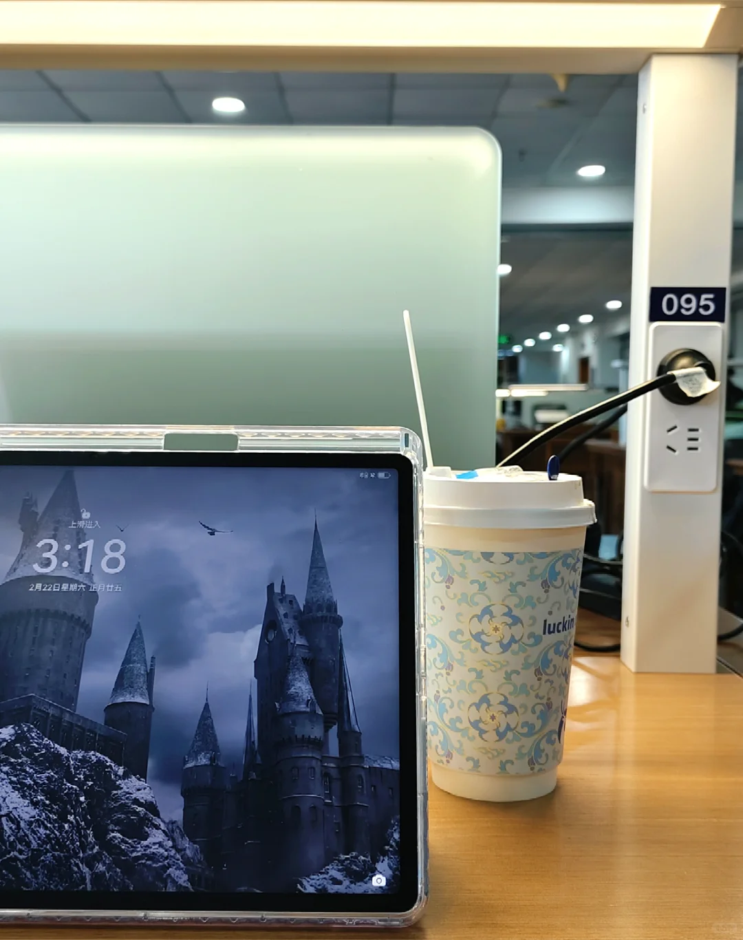 北师大丨图书馆新桌子舒服得想住进来