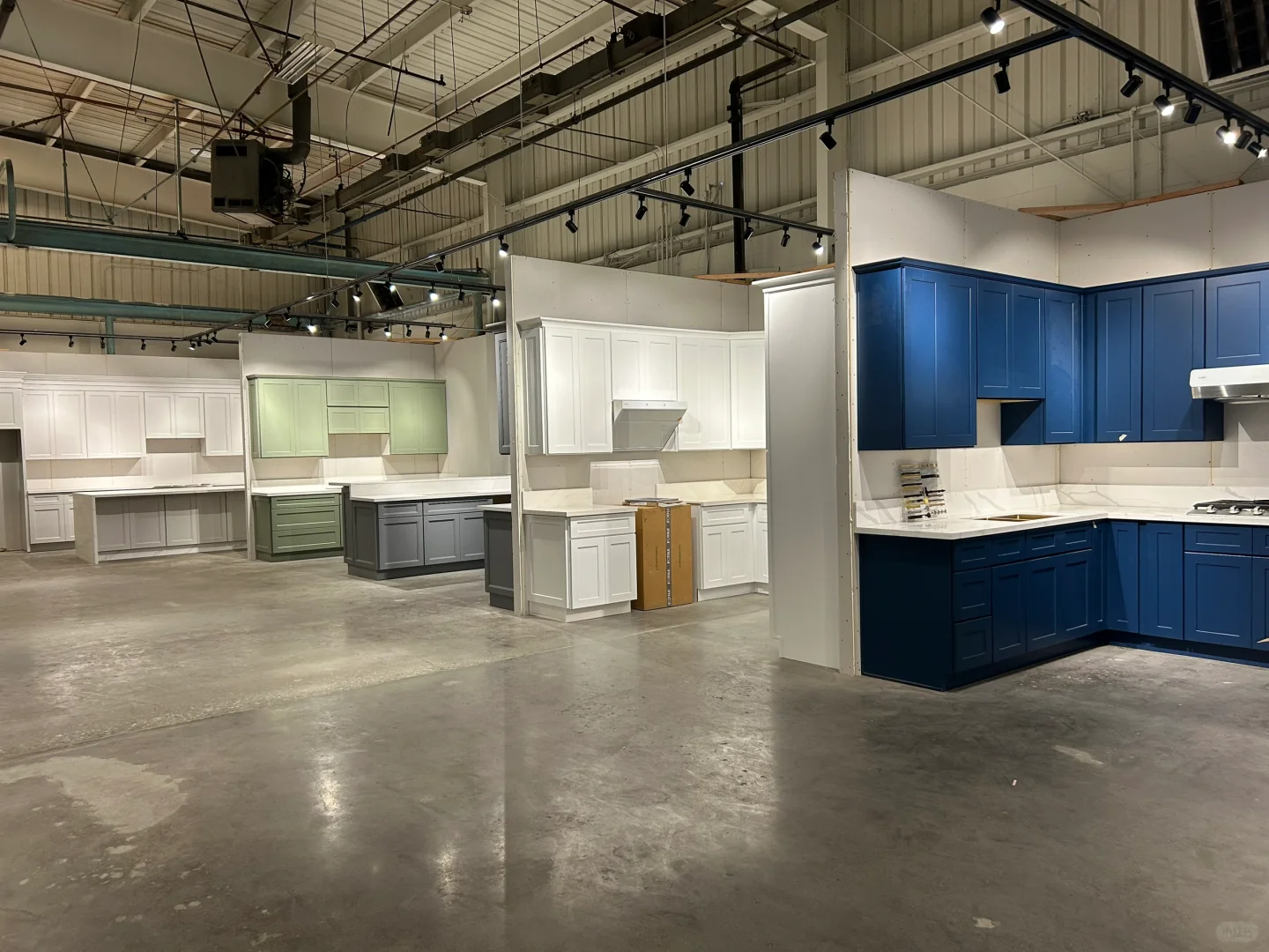 建材城新店开业 一件也是批发价