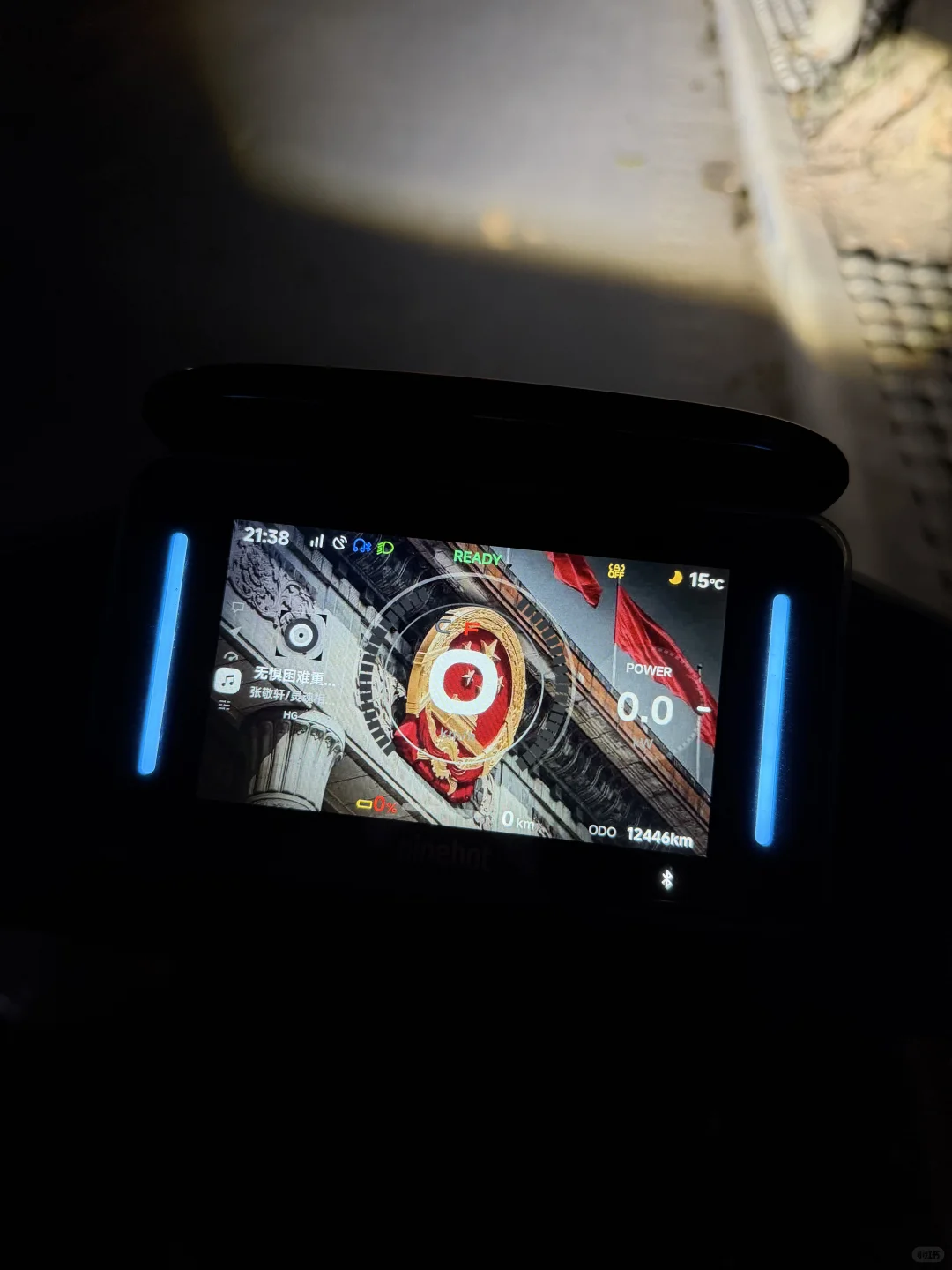 九号终于可以自定义仪表壁纸了，甚是满意?