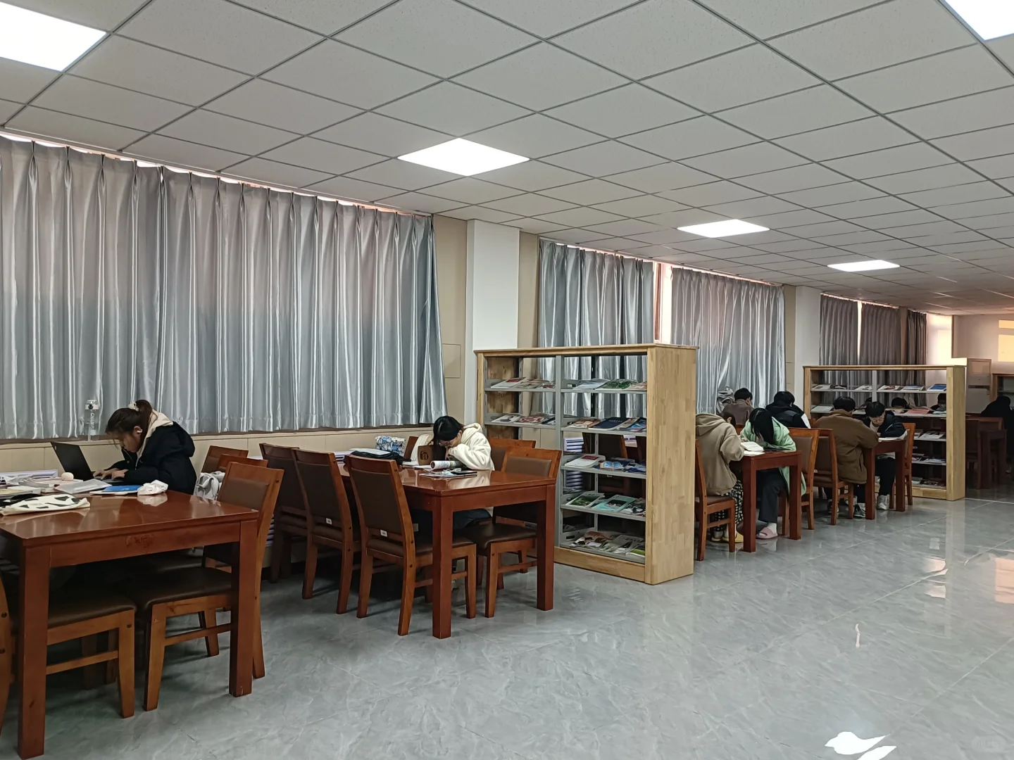 努力的你在闪闪发光