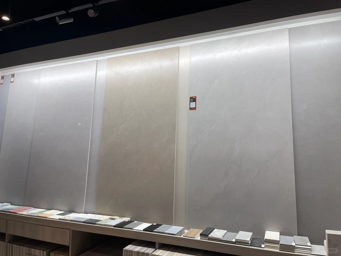 瓷砖展厅 库房批发 全屋定制