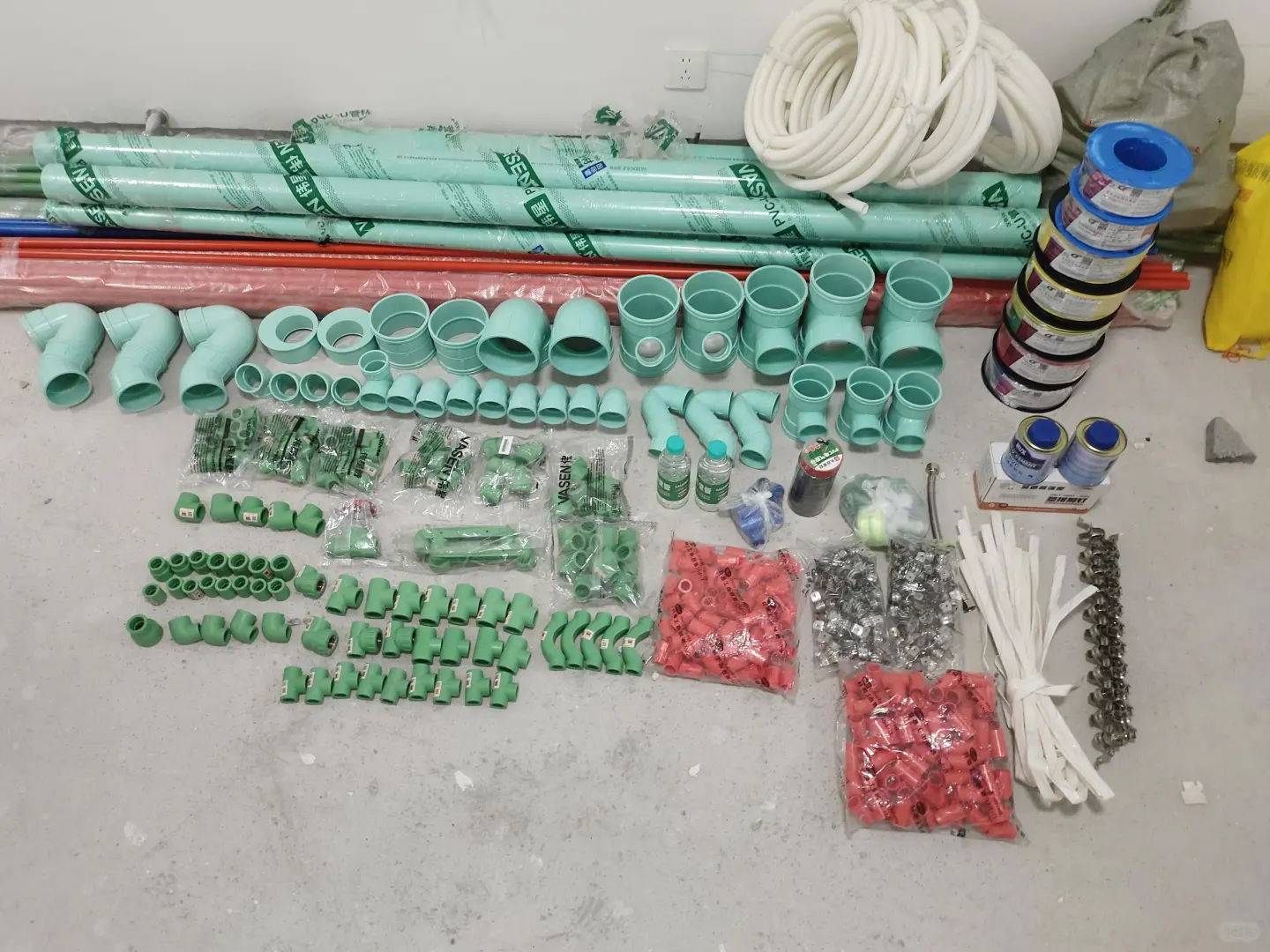 雨虹防水到货实拍｜南宁防水材料批发