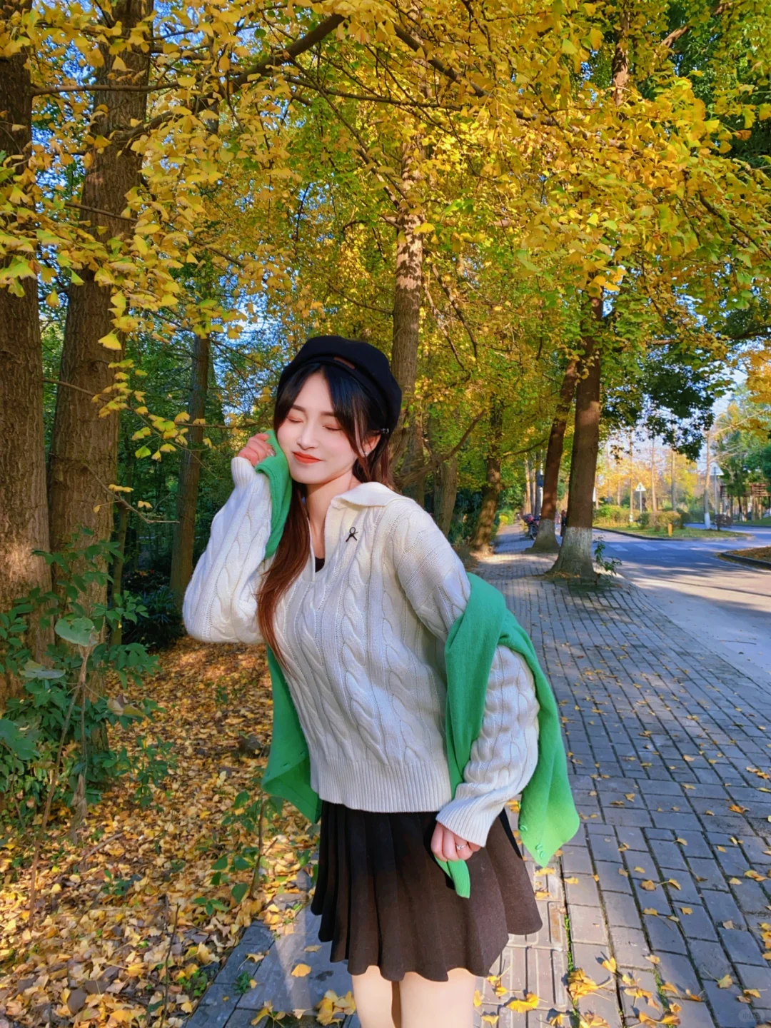 要陪我一起踩落叶吗?