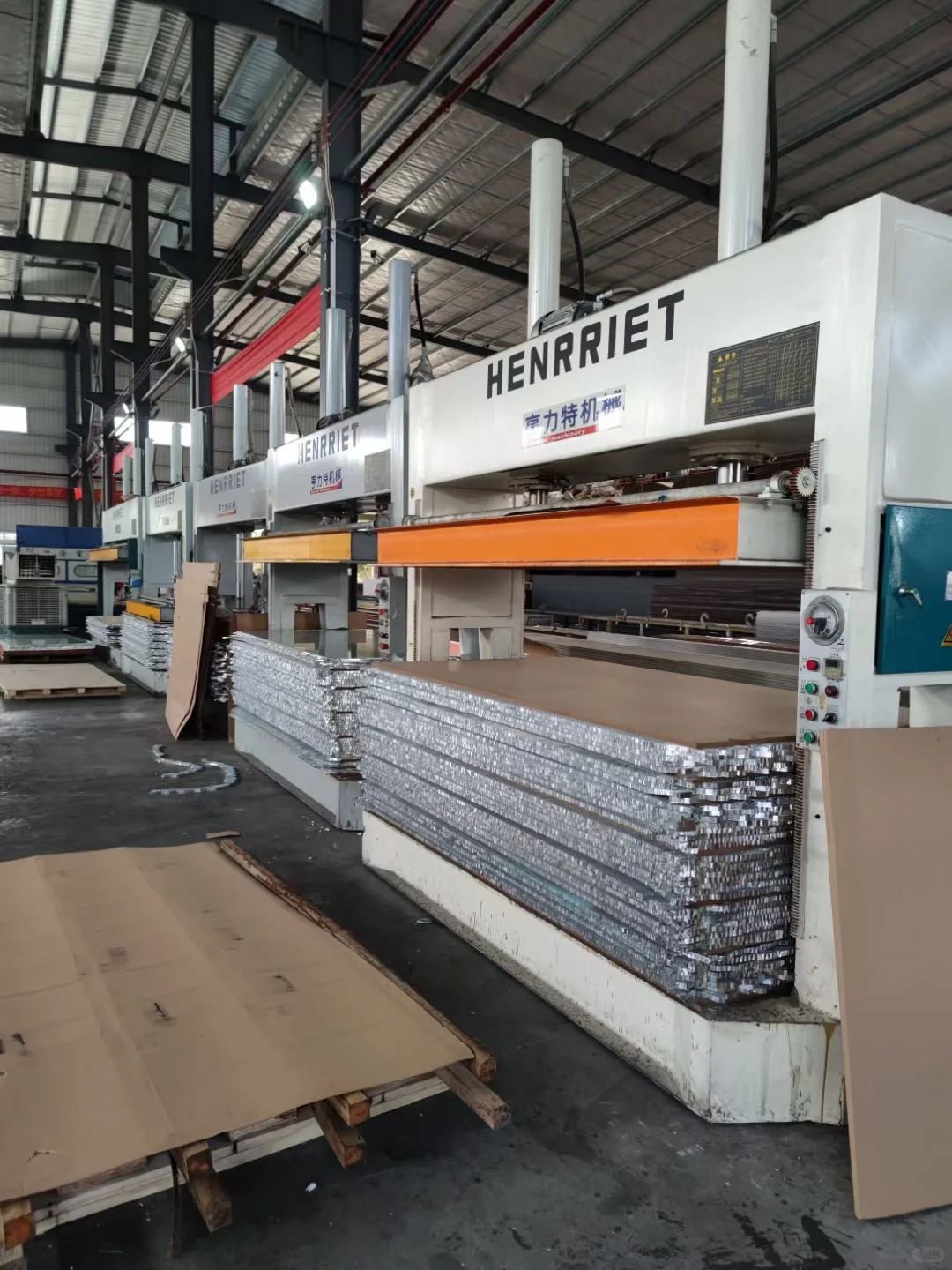 论如何吸引到蜂窝板采购商