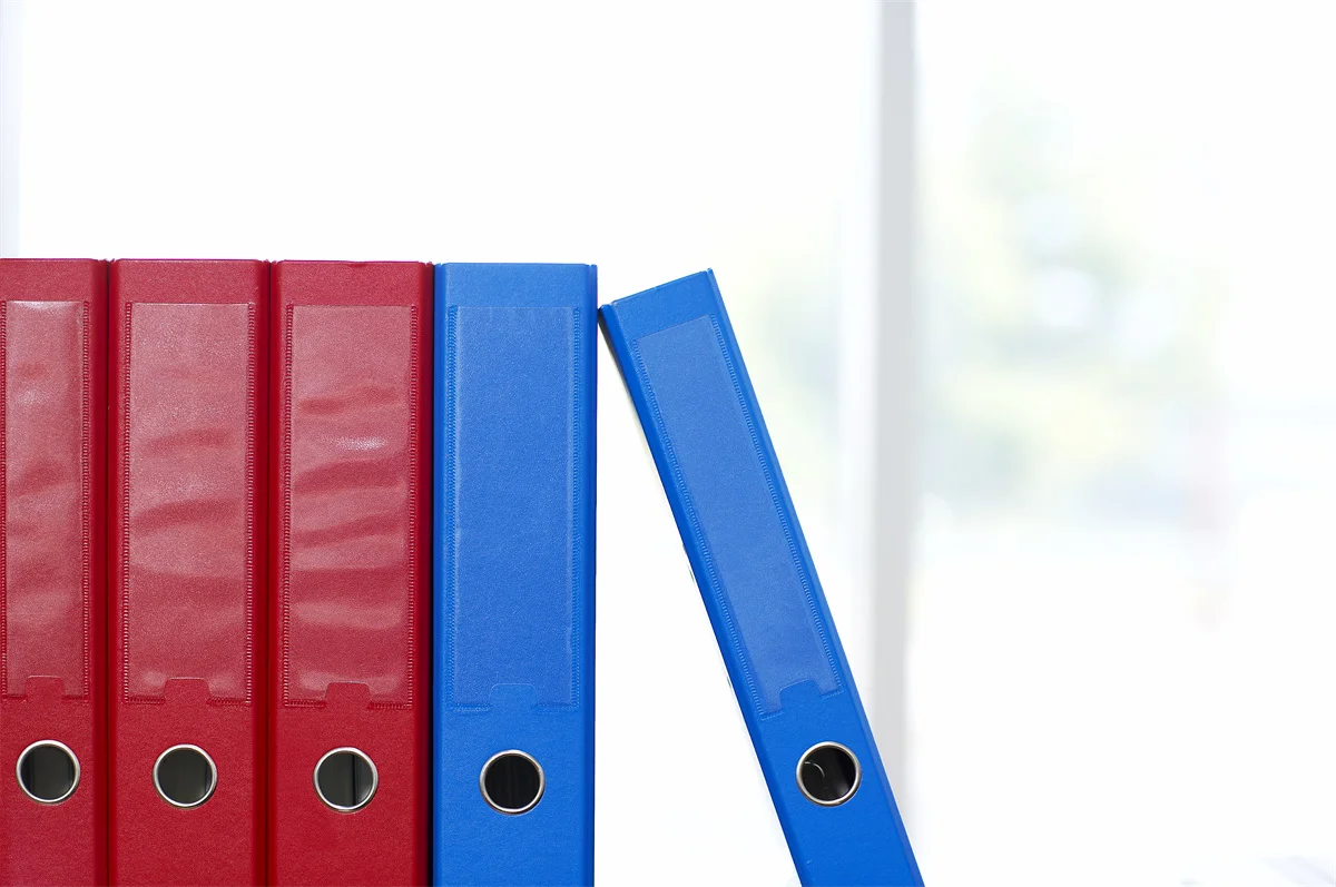 光伏工程：争议中的清洁能源未来