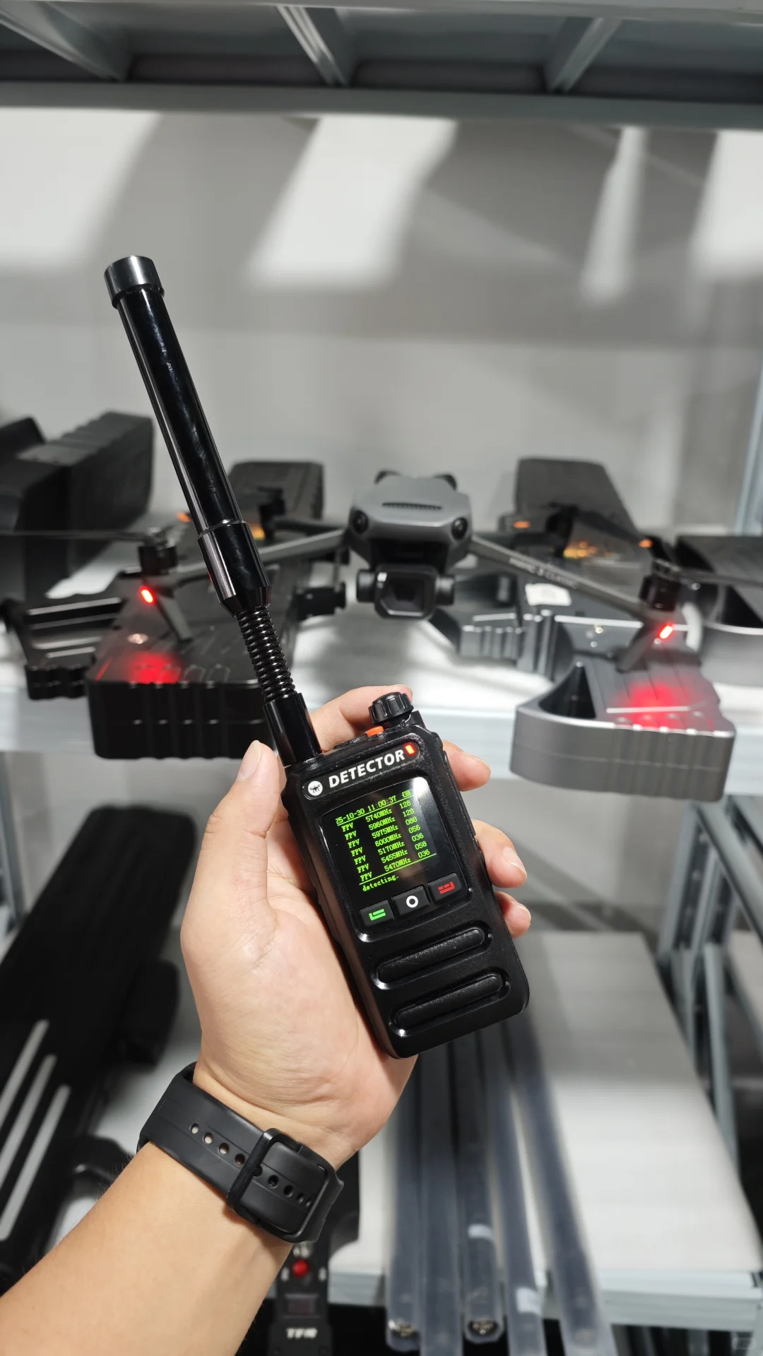 手持式无人机探测器