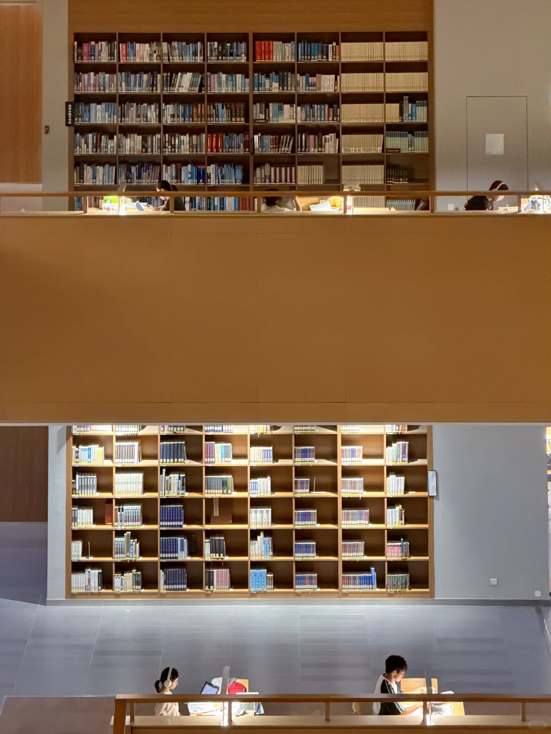 成都大学的图书馆。。。学习氛围真的好好啊?