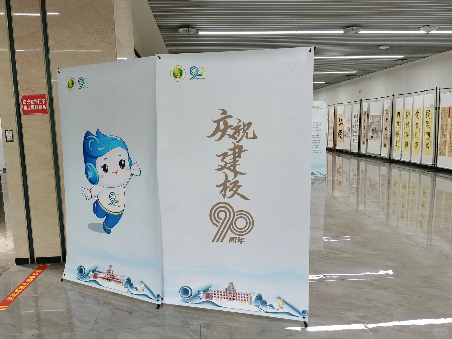 让我看看是谁家大学盖这么好的图书馆？