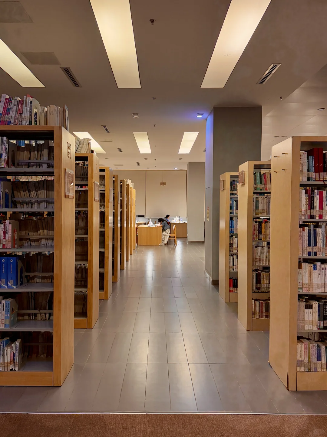 成都大学的图书馆。。。学习氛围真的好好啊?