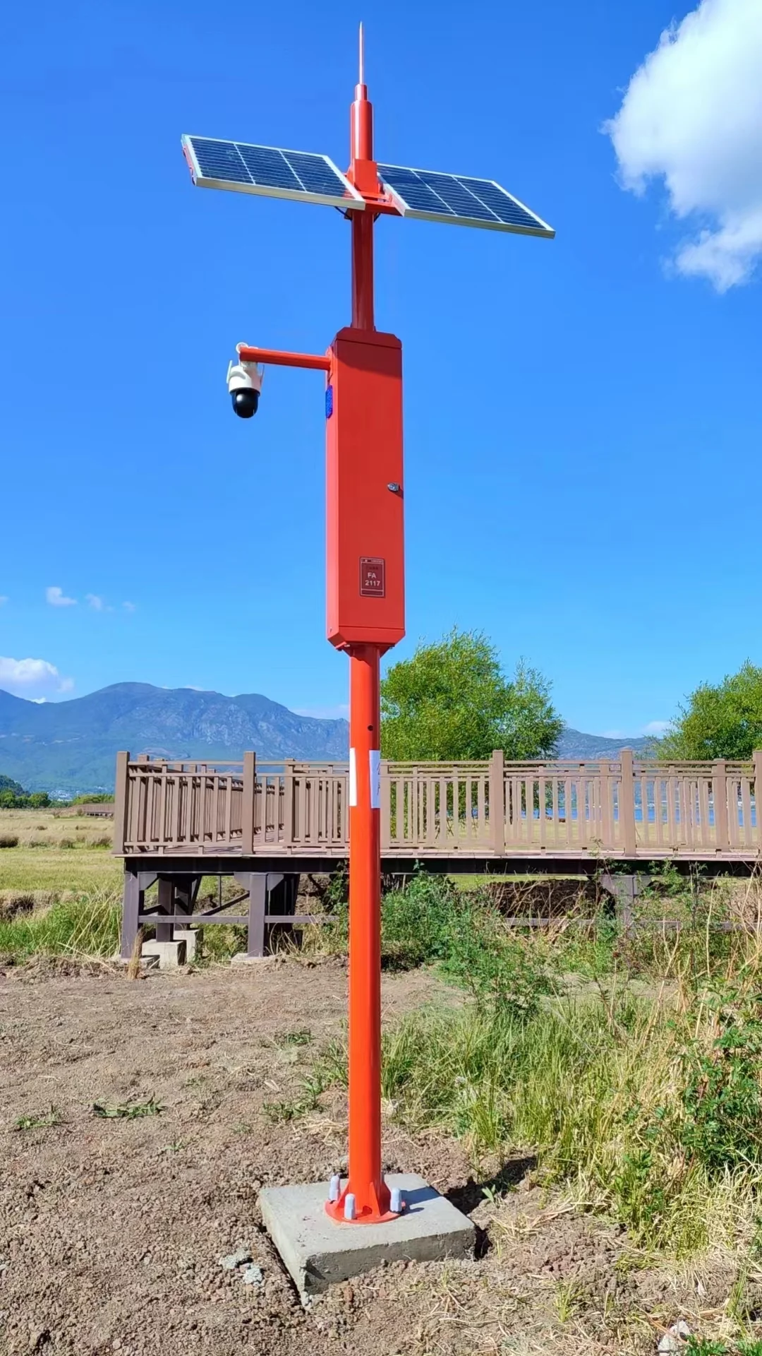 太阳能语音监控杆:户外管理的智能协同者