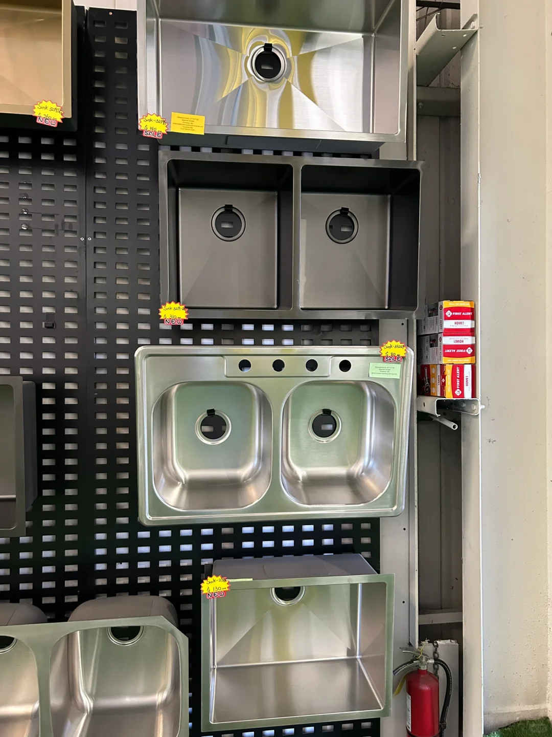 建材城新店开业 一件也是批发价