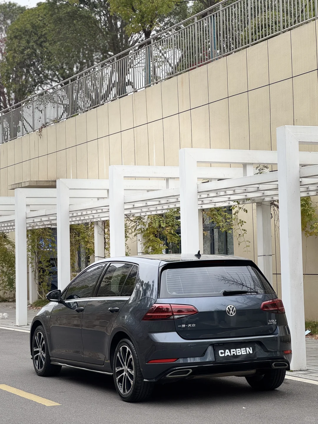 出一台19年带液晶仪表7.5rline，达喀尔蓝