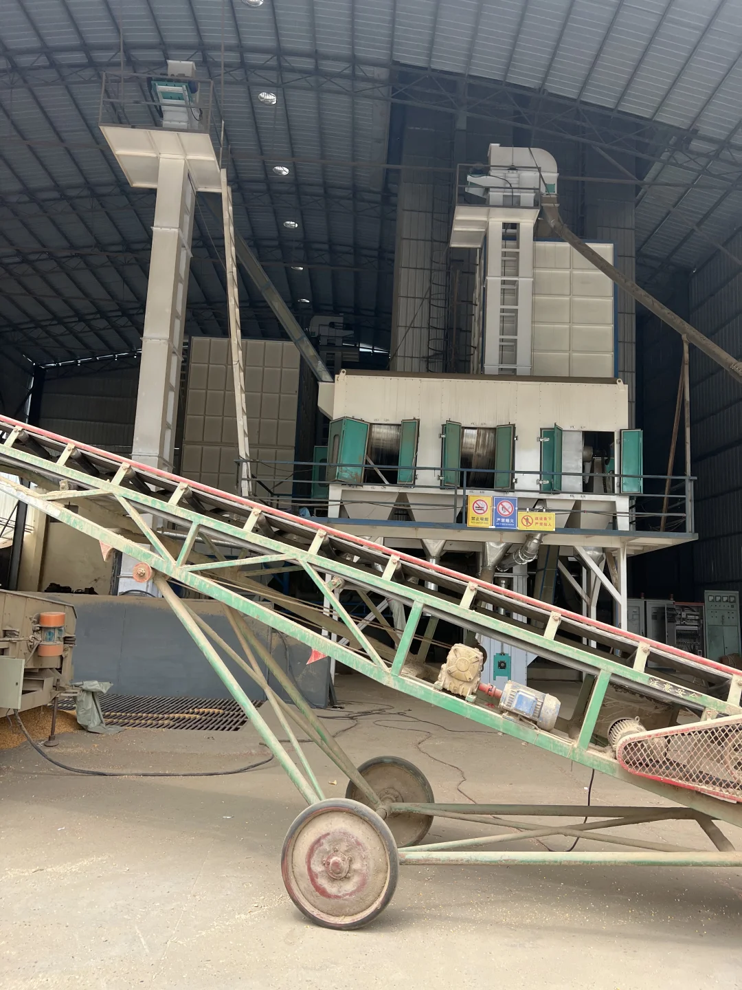 收获的季节，大国粮仓。收粮！