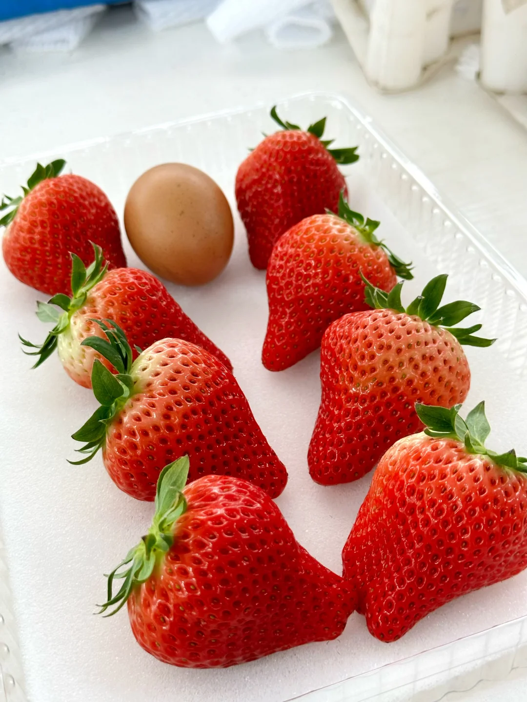 救命！这草莓是吃了膨大剂吗？！?”
