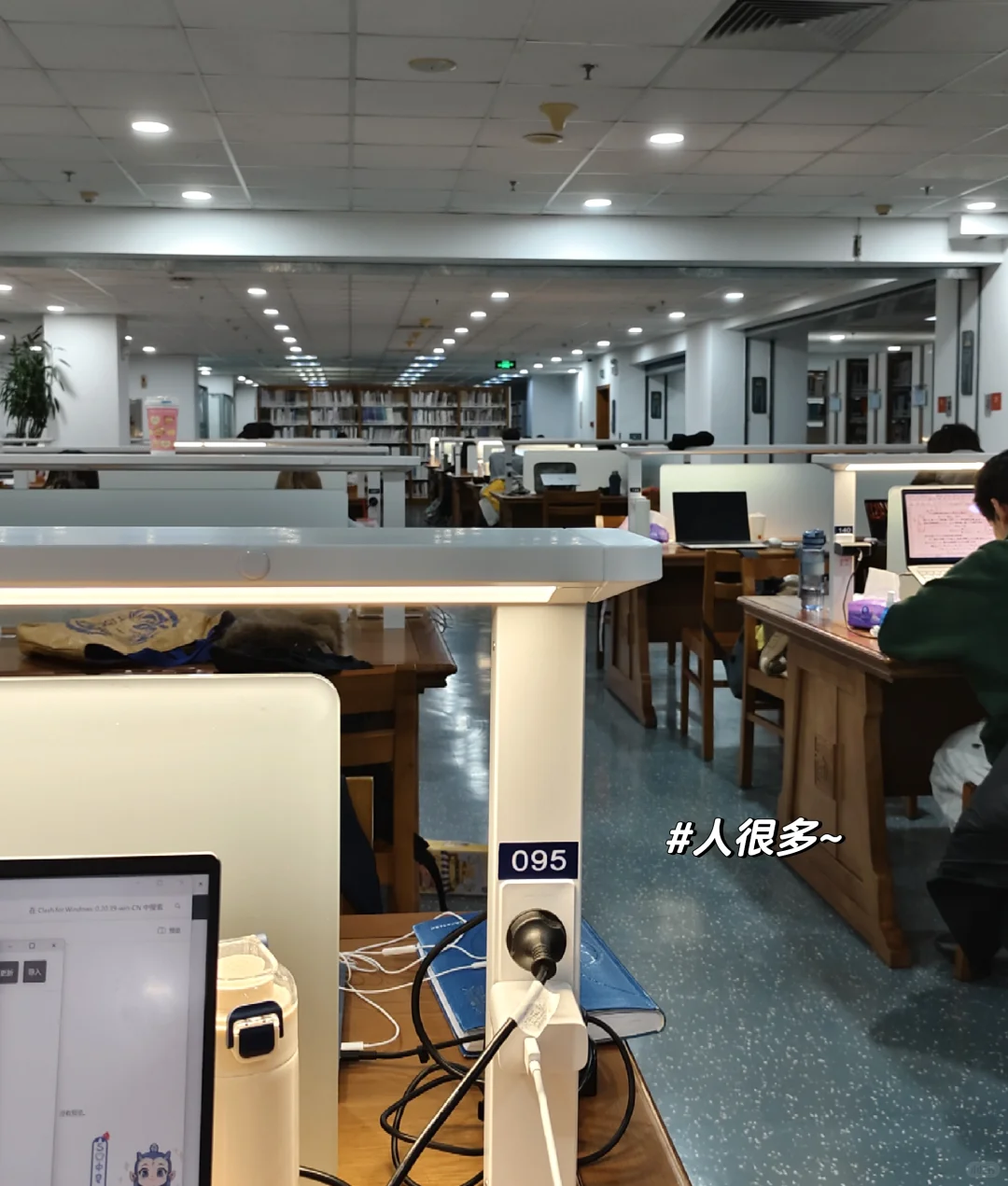 北师大丨图书馆新桌子舒服得想住进来