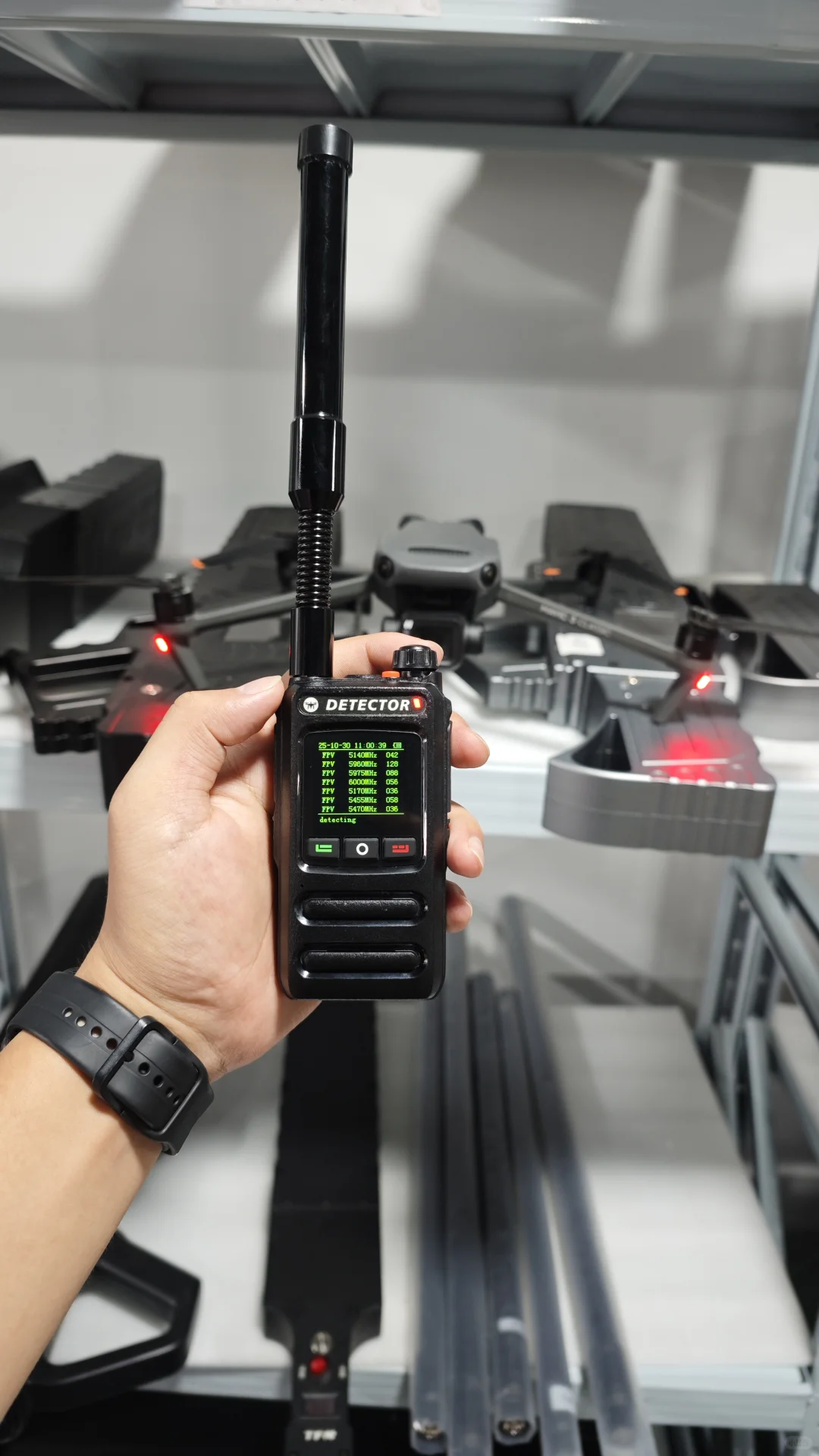 手持式无人机探测器