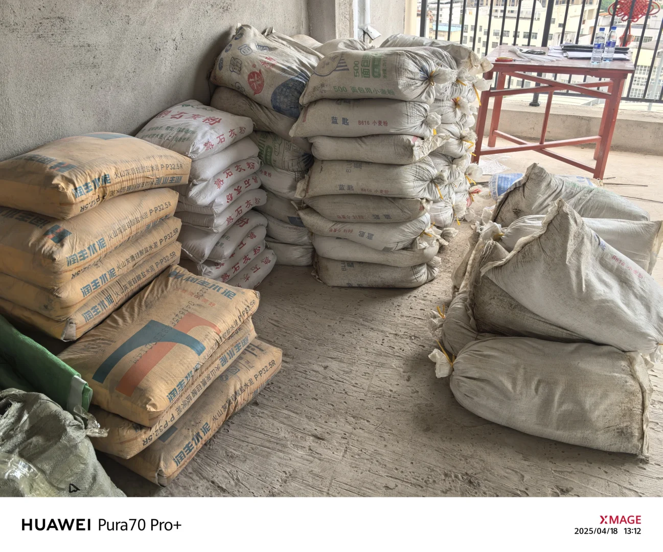 水泥沙石进场啦！来看看我的价格怎么样？