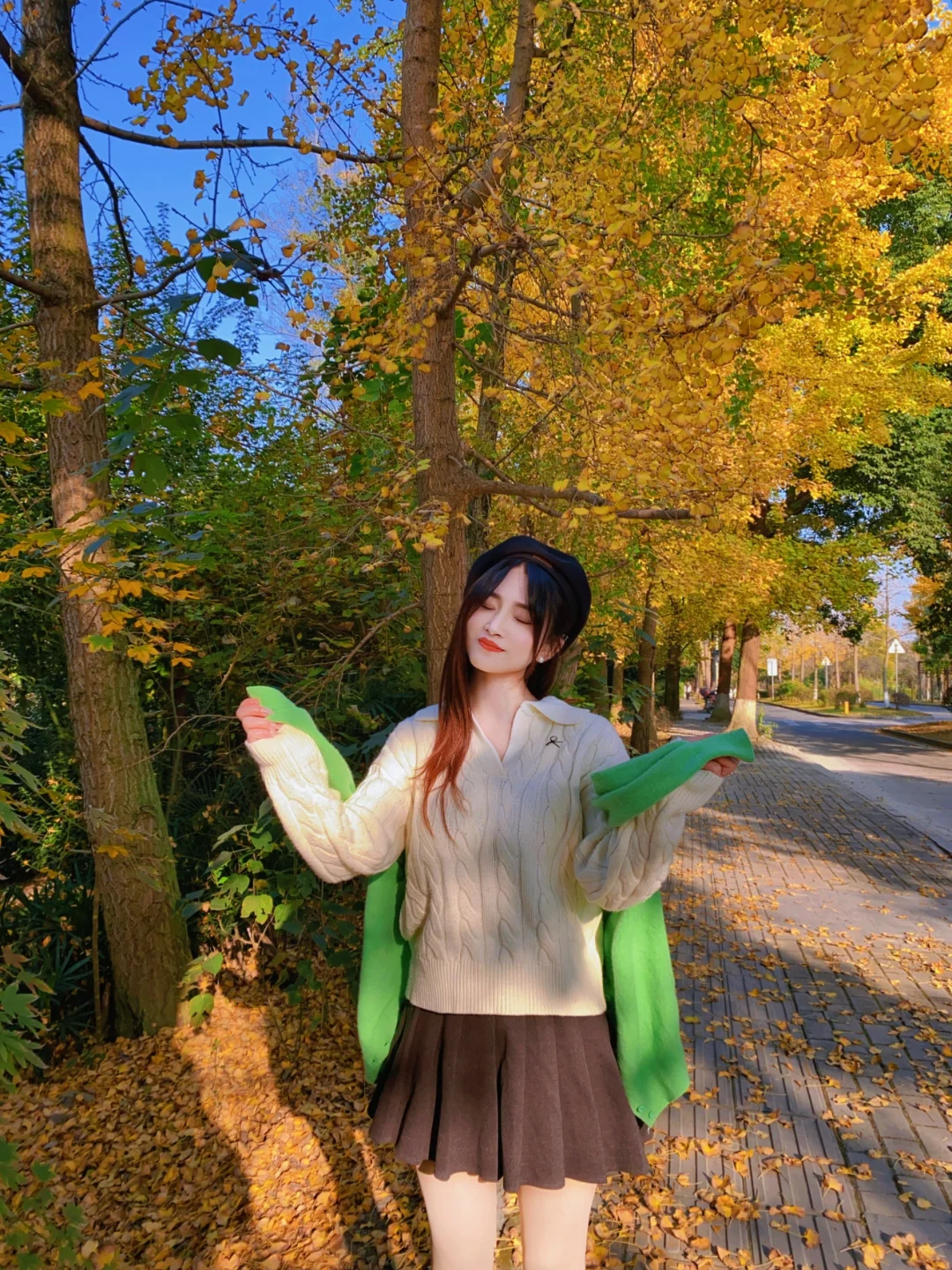 要陪我一起踩落叶吗?