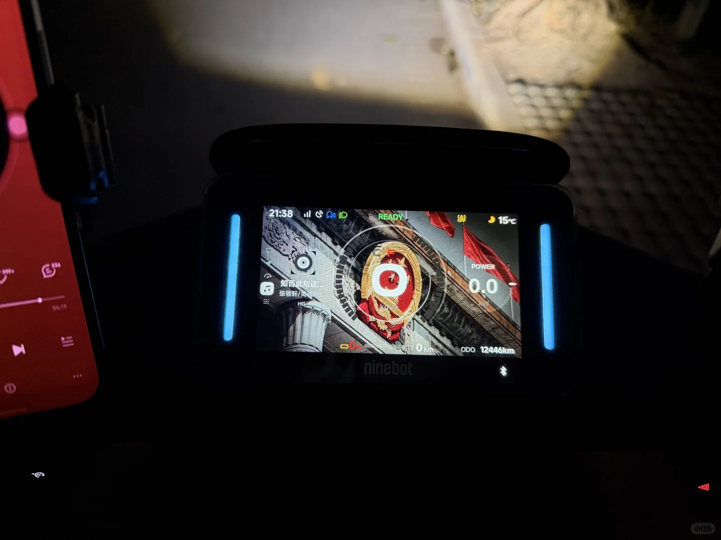 九号终于可以自定义仪表壁纸了，甚是满意?