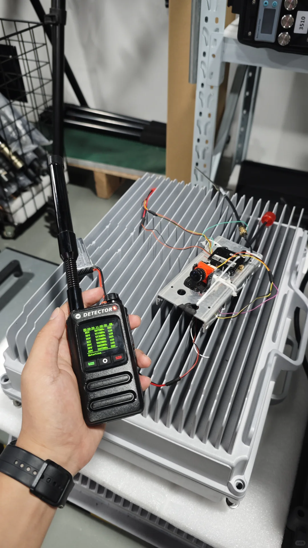 手持式无人机探测器