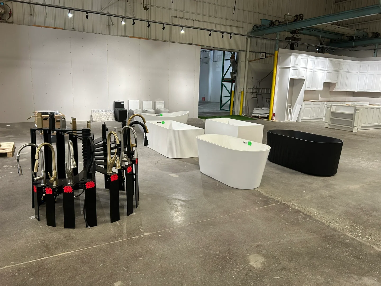 建材城新店开业 一件也是批发价