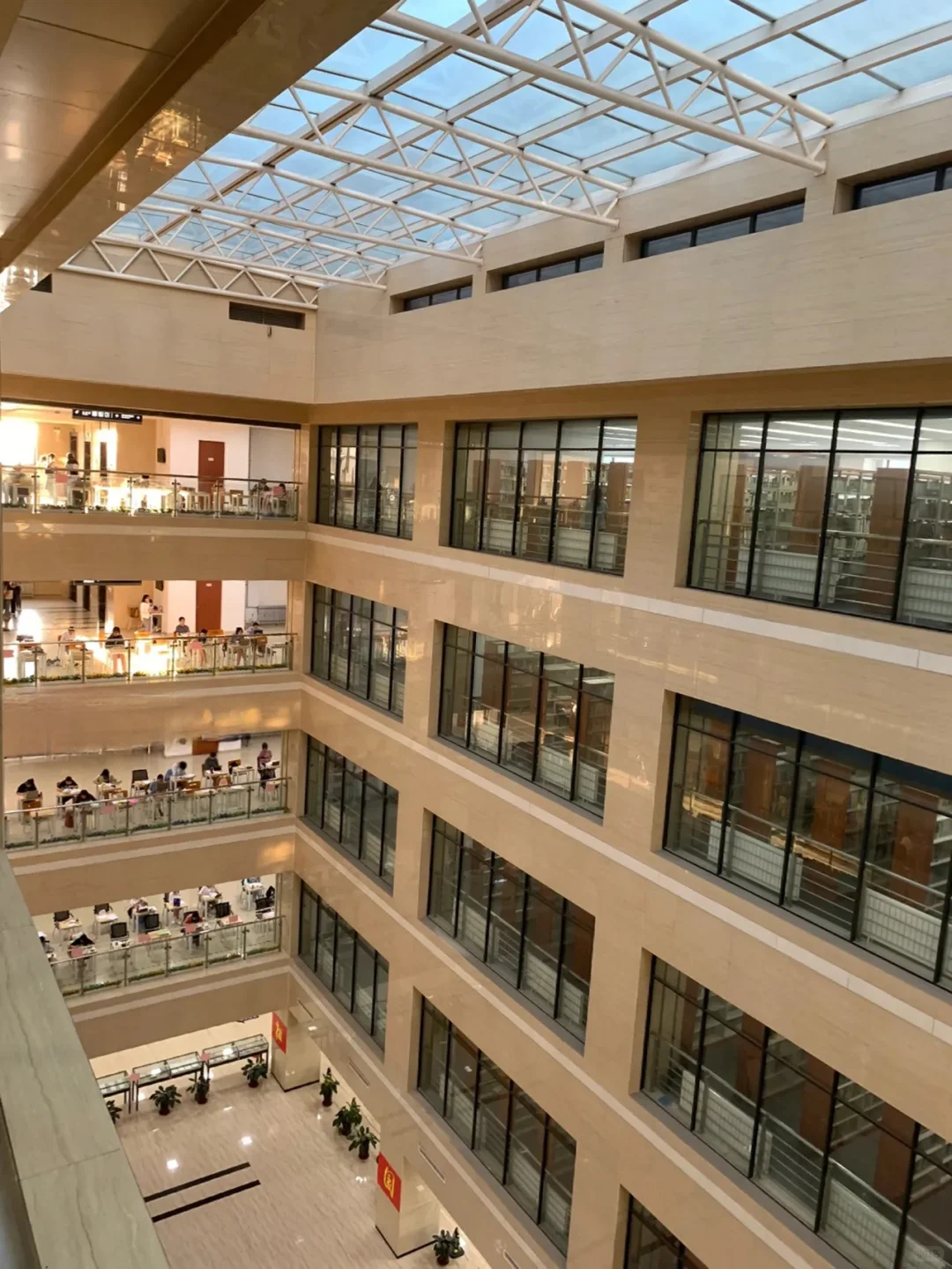 谁懂啊！一进天津师范大学图书馆就不想走了