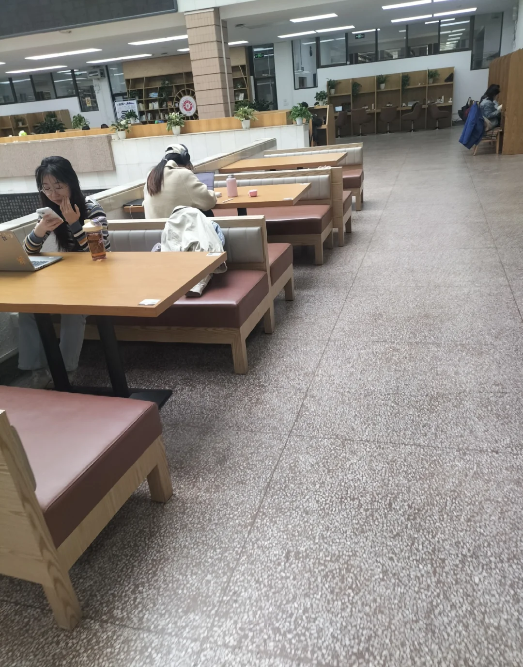 云大东陆图书馆的座位能不能复制到呈贡啊