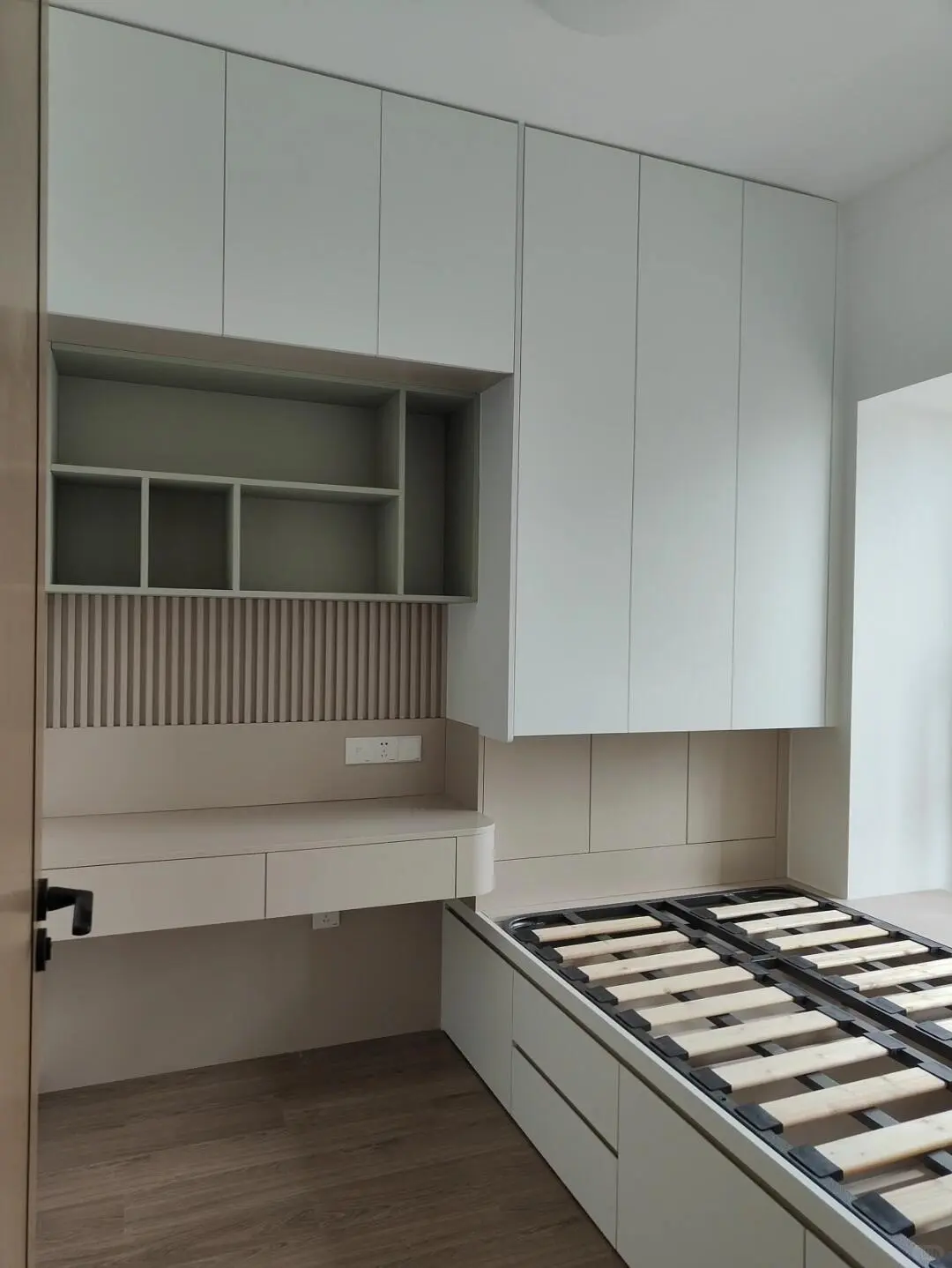 坐标：深圳光明580/平简约风安全下车